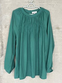 (Category: ) located in . Submitted by irdinascloset (Listing ID 1418801598, Image 1). Description: .