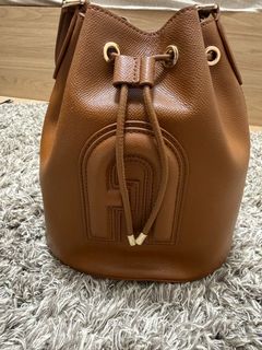 （分類：）位於 。 由 sshirrrr 提交（商品編號 1418916183，圖片 1）。簡介： 。