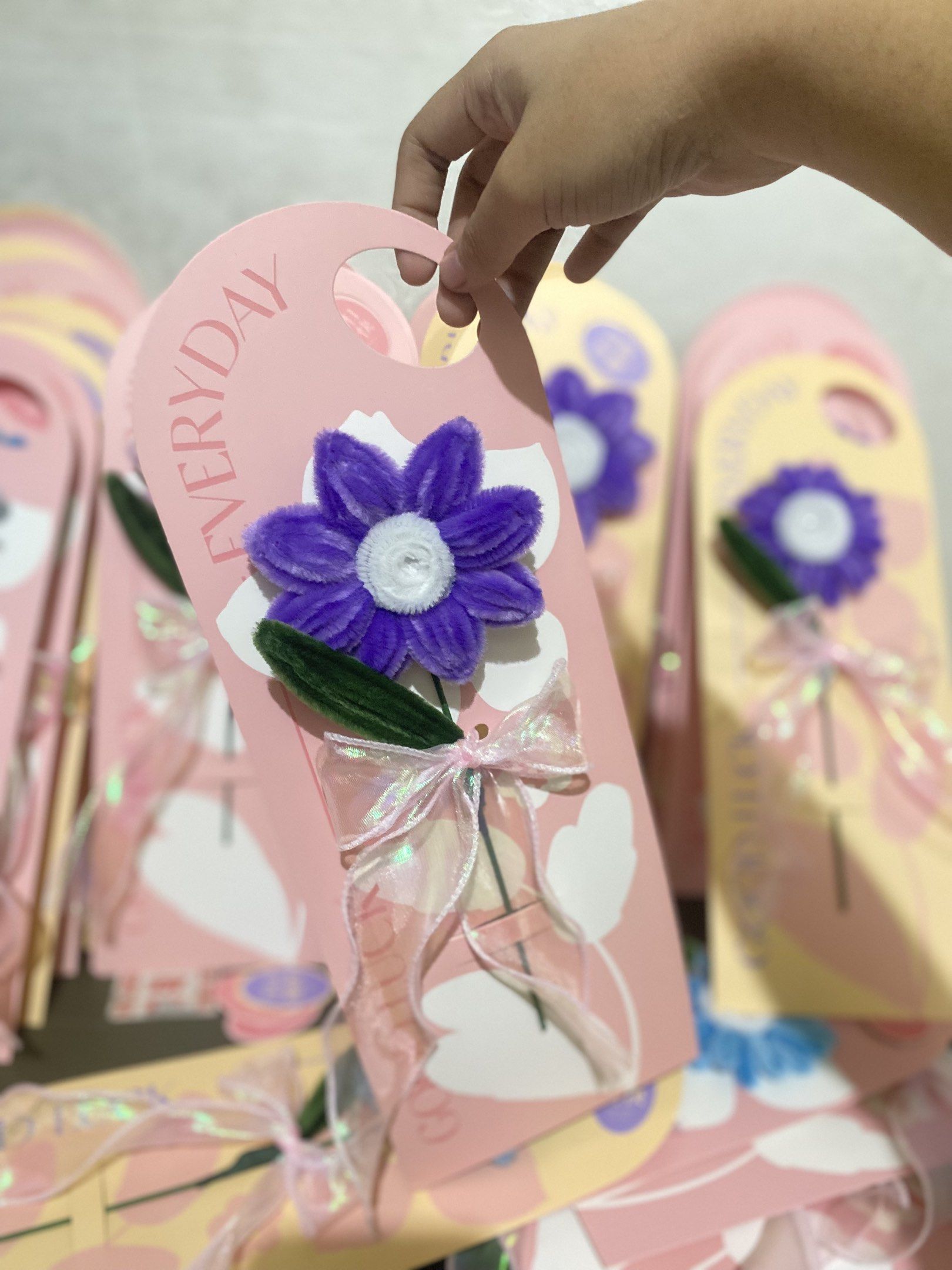 Fuzzy Wire Flower Gift (Category: Flowers & Bouquets) located in Manila. Submitted by milamartina123 (Listing ID 1418830152, Image 3). Description: • 50 pesos for take all only 31pcs • Perfect for resell this coming valentines day • With big and small petals (aside from color blue, small petals lang siya) • Tondo, Manila.