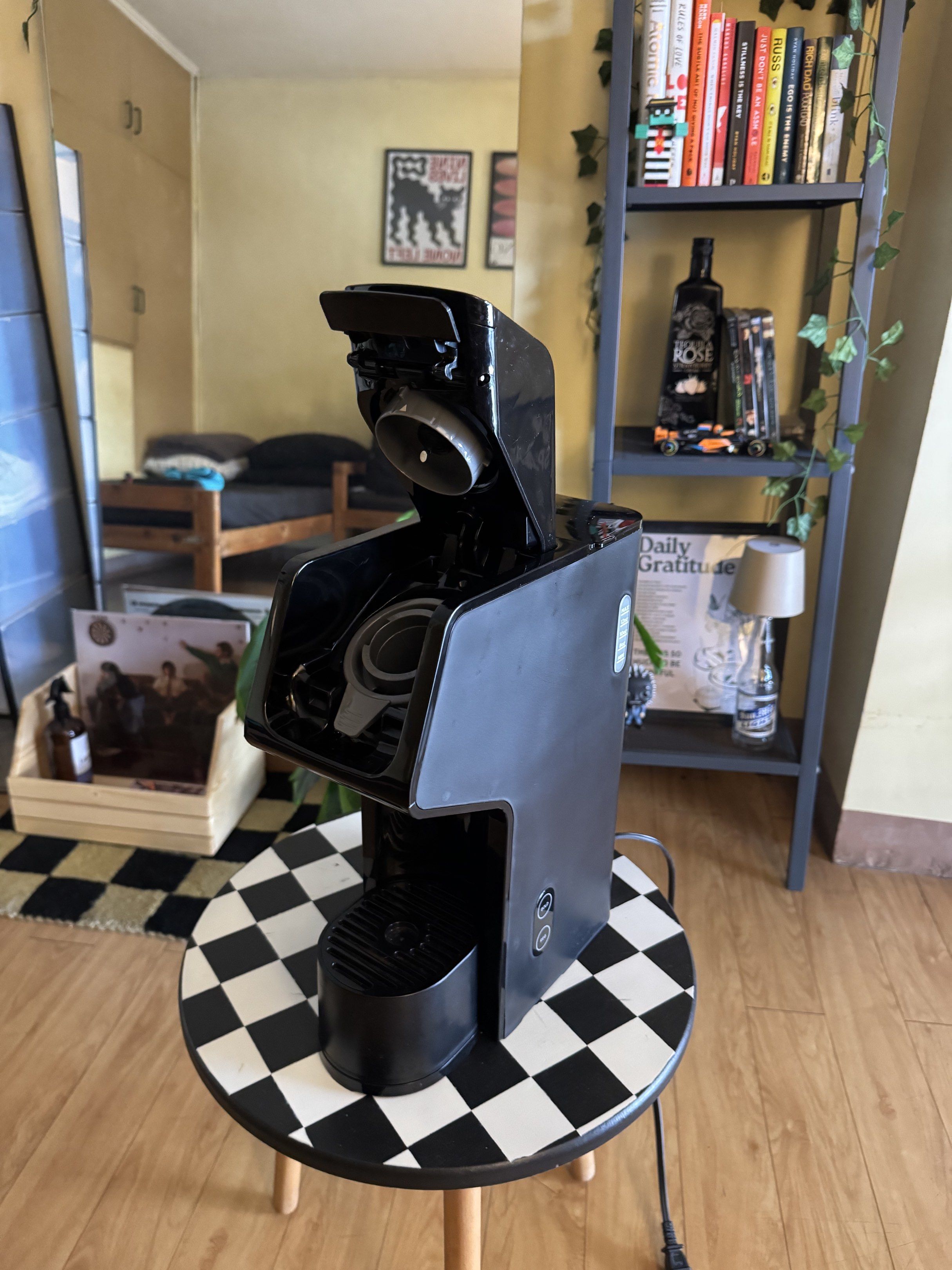 Hamilton Beach FlexBrew Dual Coffee Maker (Category: Coffee Machines & Makers) located in Bacoor. Submitted by dayglow777 (Listing ID 1418830721, Image 3). Description: Rfs: requires 120 volts, 900-1400 watts transformer - Compatible with K-Cup pods and ground coffee. - Includes original box, parts, and manual. Honest Issue: Broken cover of water compartment (see last pic) .