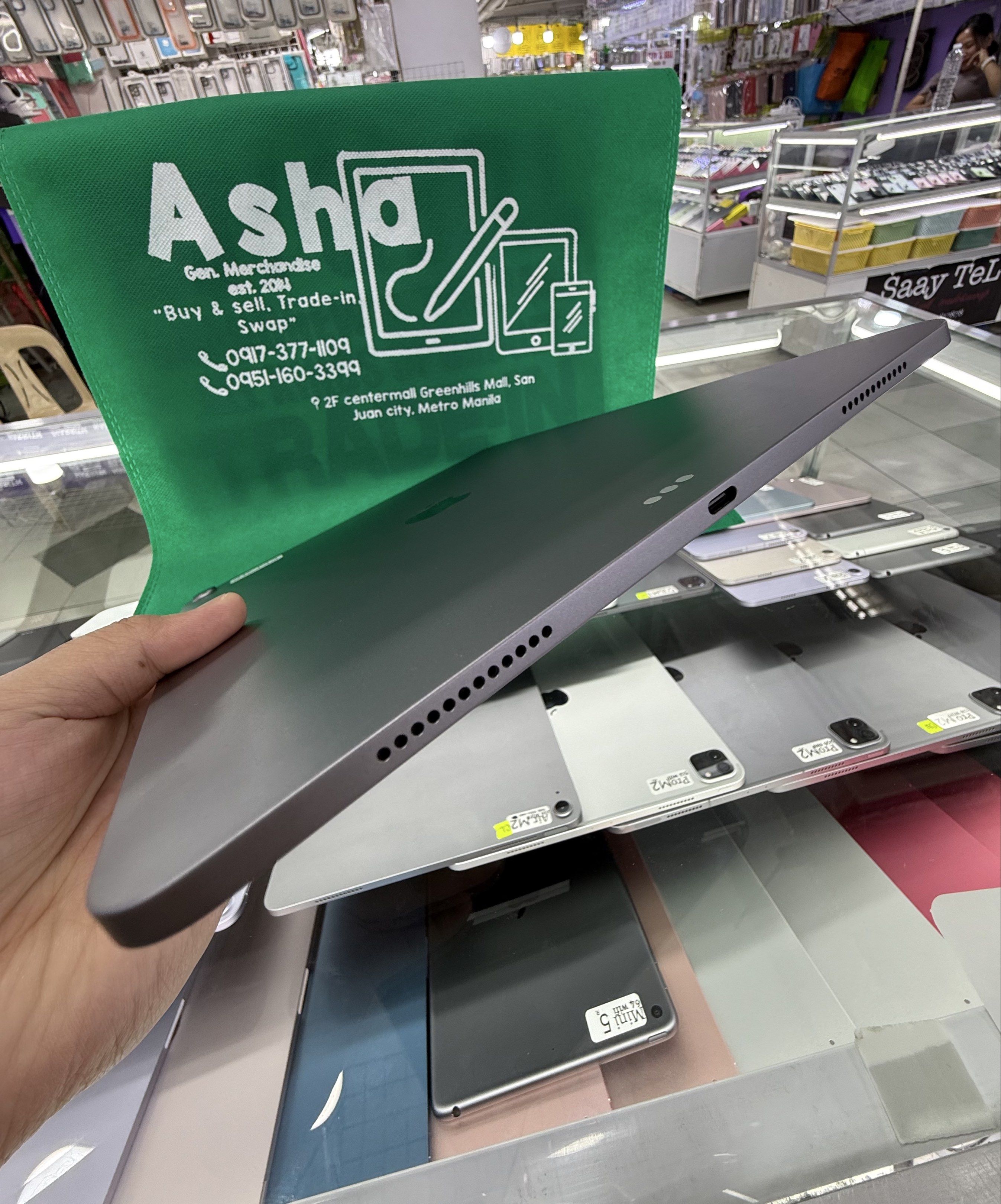 iPad Air M3 13inch 128g WIFI (Category: iPad) located in San Juan City. Submitted by asniebasher (Listing ID 1418831610, Image 2). Description: FOR SALE/SWAP (RFS: BUY&SELL) * iPad Air 13inch * M3 chips * Wifi only * 128g ~ Apple warr. OCT 2026 * 100 BH / 7 Cyle count * GOOD AS N E W * NO REPAIR / HIDDEN ISSUE * Complete w/box same serial F R E E B I E S. ✨ ~ clear case ~ screen protector MODE OF PAYMENT ✔️COD - additional shipping Fee (Check bef