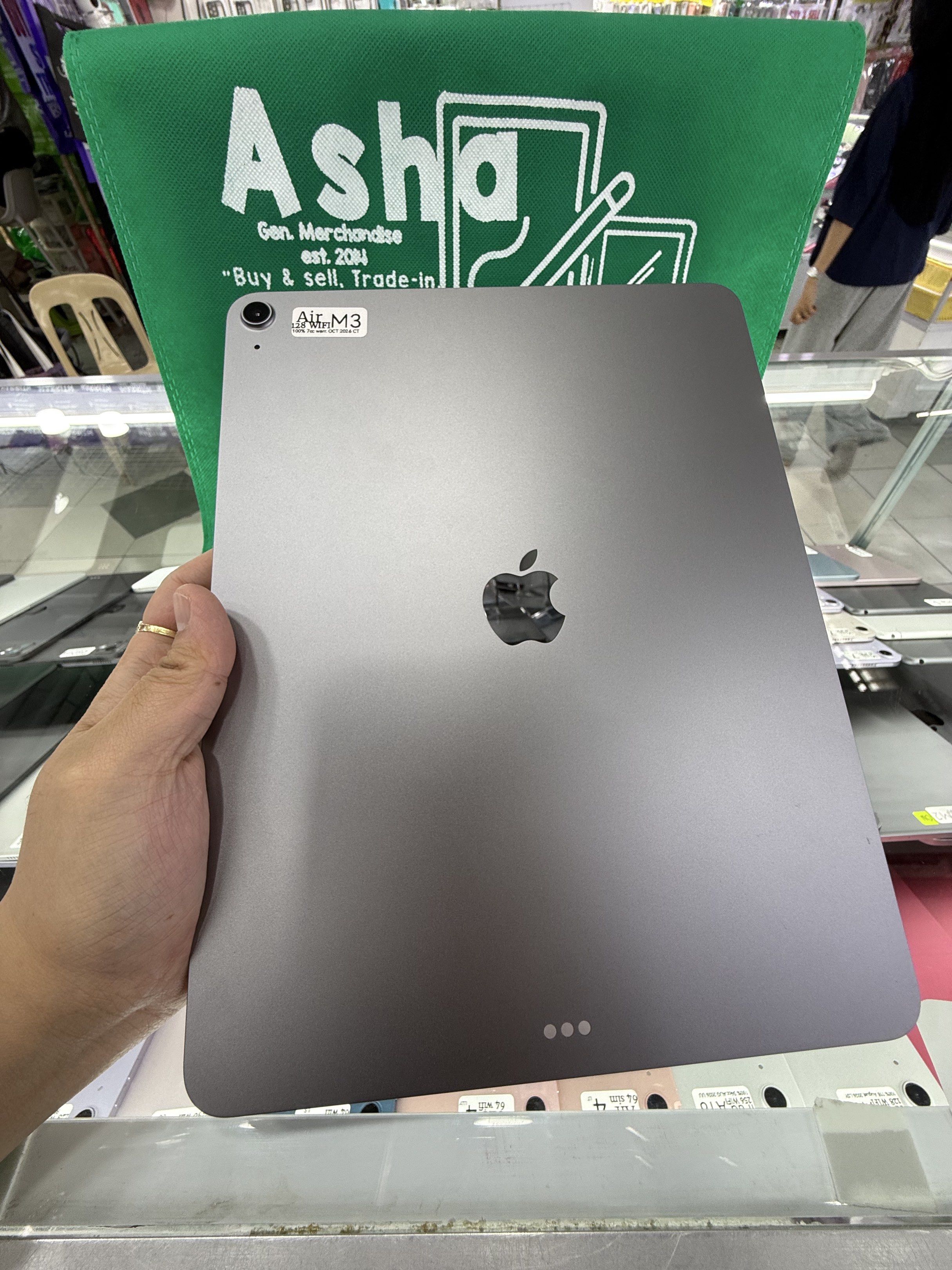 iPad Air M3 13inch 128g WIFI (Category: iPad) located in San Juan City. Submitted by asniebasher (Listing ID 1418831610, Image 1). Description: FOR SALE/SWAP (RFS: BUY&SELL) * iPad Air 13inch * M3 chips * Wifi only * 128g ~ Apple warr. OCT 2026 * 100 BH / 7 Cyle count * GOOD AS N E W * NO REPAIR / HIDDEN ISSUE * Complete w/box same serial F R E E B I E S. ✨ ~ clear case ~ screen protector MODE OF PAYMENT ✔️COD - additional shipping Fee (Check bef
