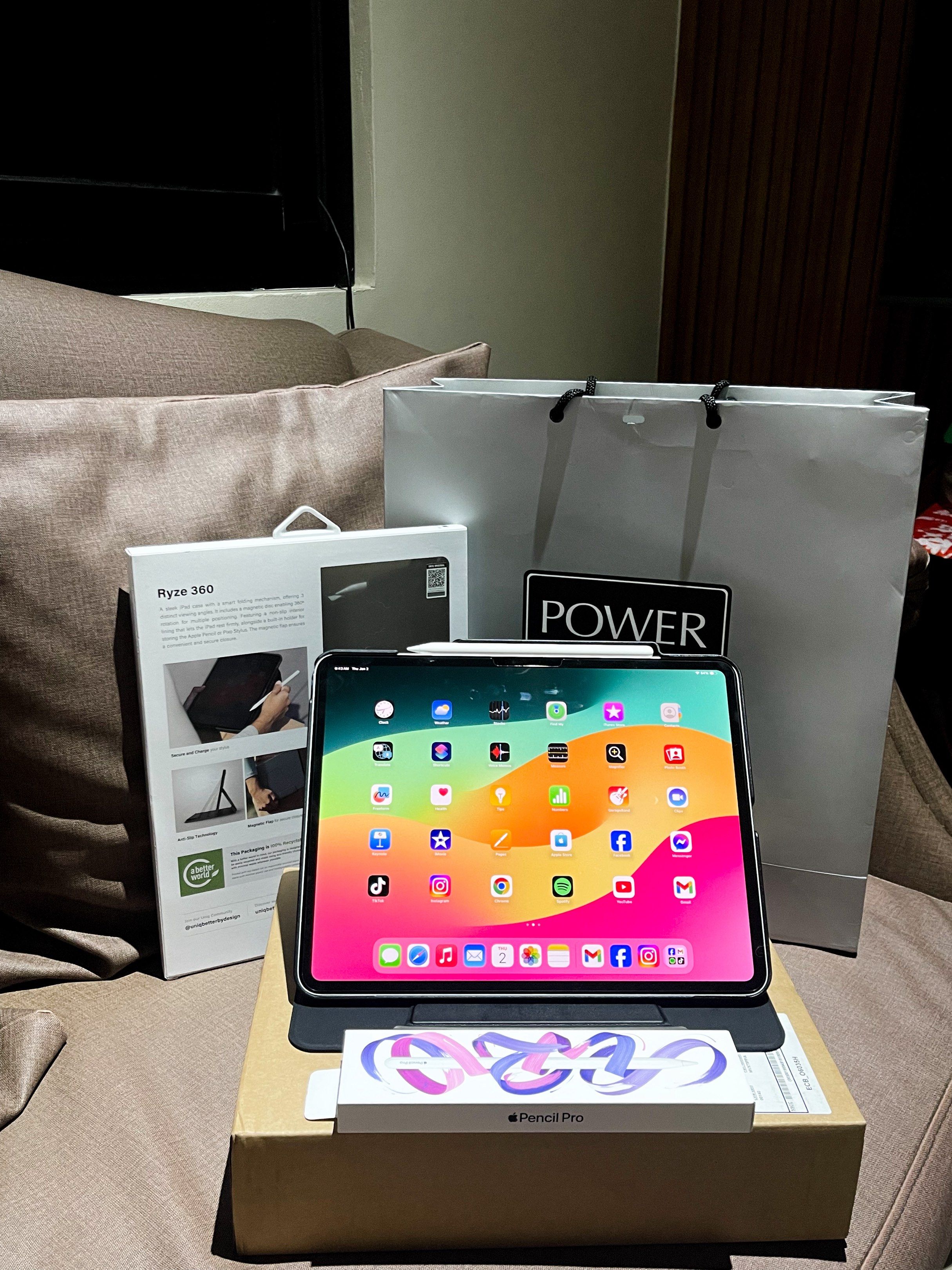 Ipad Pro M4 13 inch with apple pencil 1Tb (Category: iPad) located in Manila. Submitted by jeanettepa47906 (Listing ID 1418859562, Image 3). Description: FORSALE IPAD PRO M4 1TB 13 INCH NTC APPROVED PH VARIANT INCLUSIONS UNIT CASE CHARGER BOX APPLE PENCIL P100k.