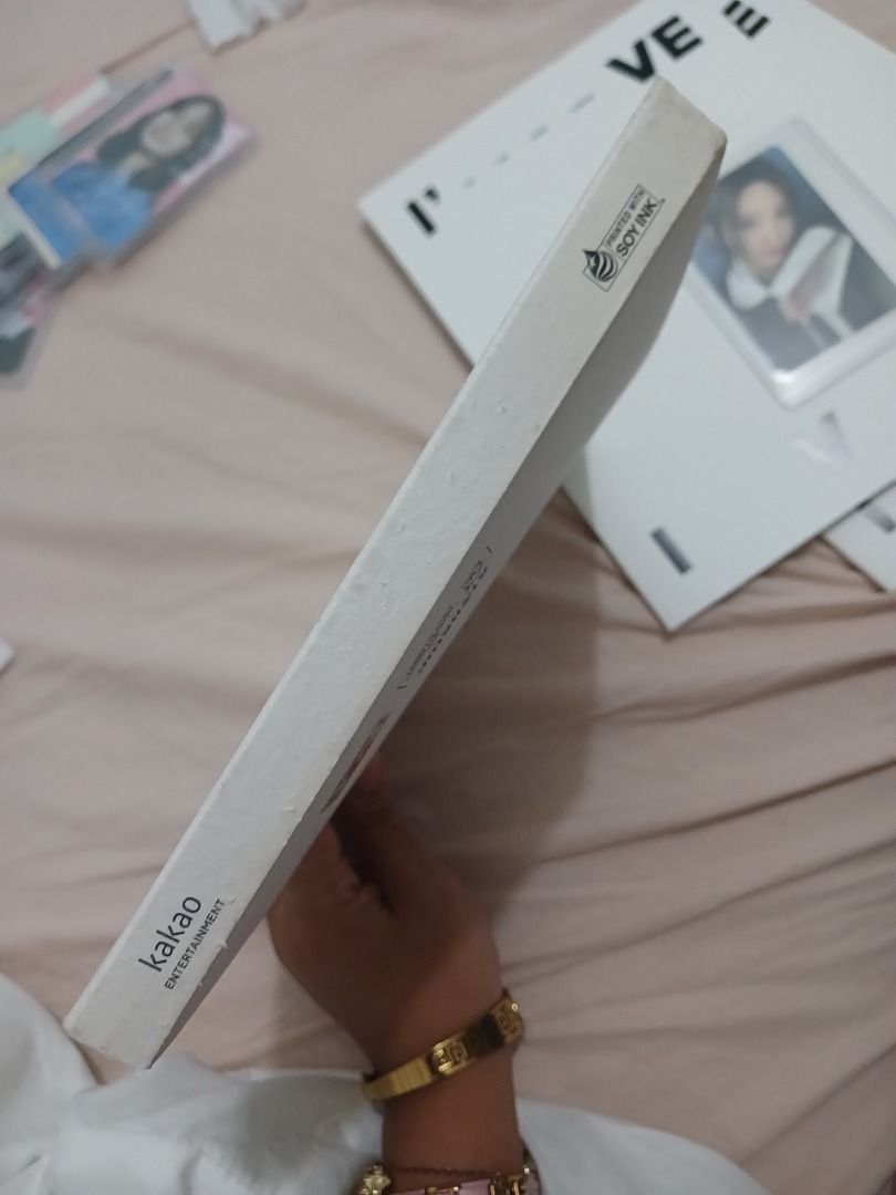 IVE - I'VE THE FIRST ALBUM (Category: CDs & DVDs) located in Caloocan City. Submitted by 11declutter_master11 (Listing ID 1418882033, Image 2). Description: - IVE - I'VE THE FIRST ALBUM - Includes album, CD, and all inclusions shown in photos (photocard, etc.) - price negotiable -stains on front and back of the cover and minor scraches on cd but doesnt have an effect on quality of sound -free delivery in NCR.