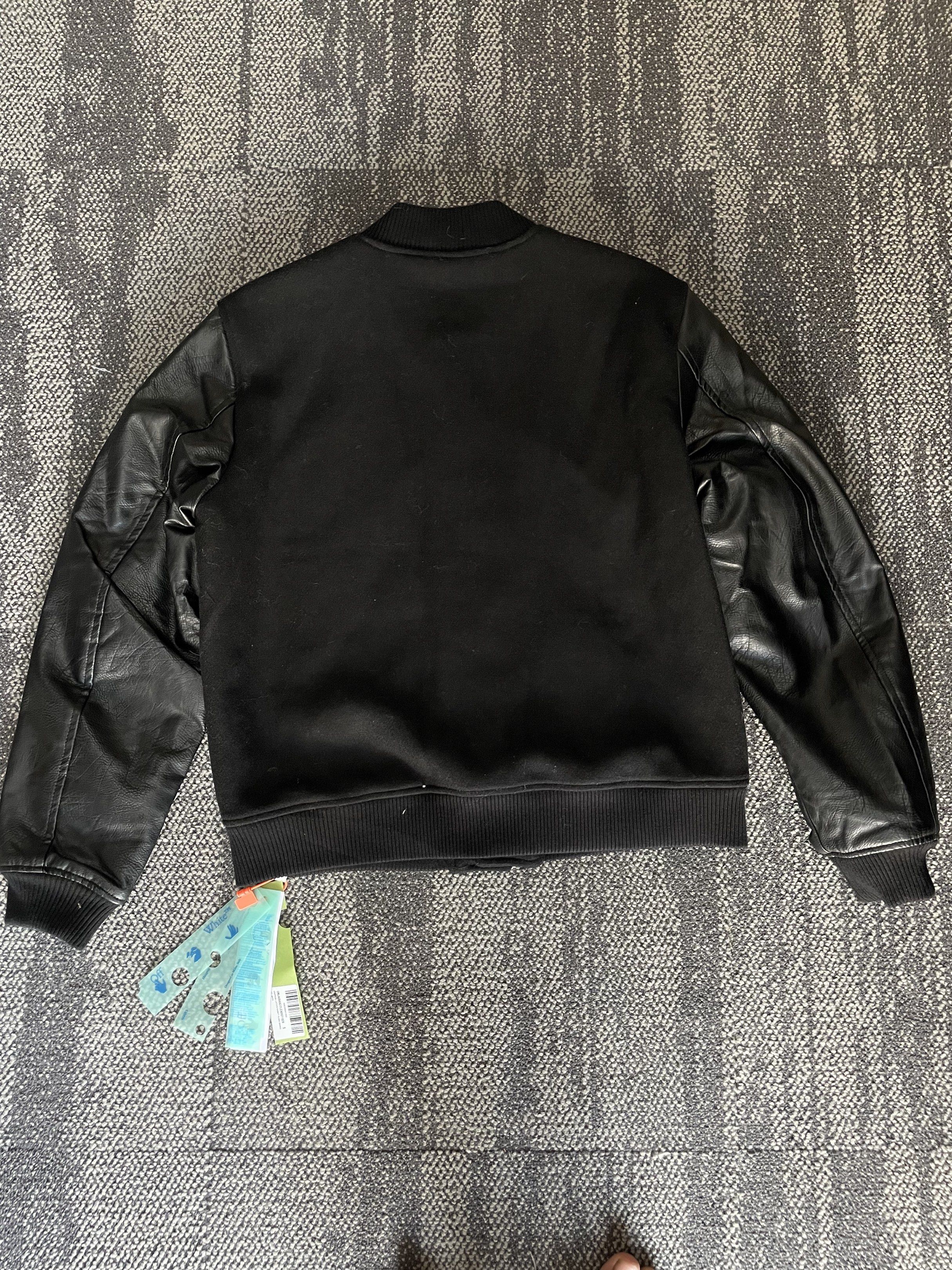 Jacket (Category: Coats, Jackets and Outerwear) located in Singapore. Submitted by jajannuni (Listing ID 1418874620, Image 3). Description: .