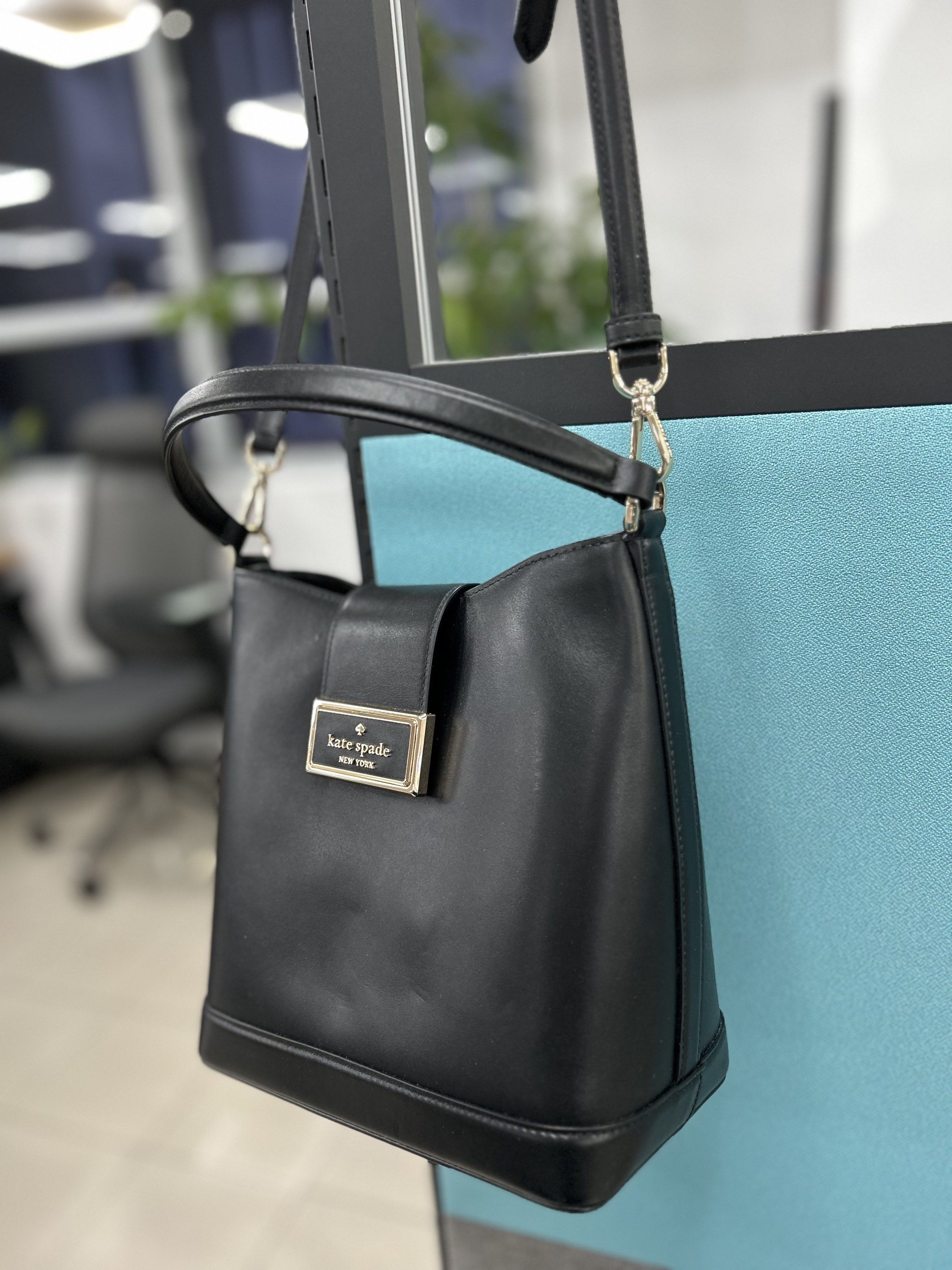 Kate Spade Reegan Bucket Bag (Category: Luxury Bags & Wallets) located in Manila. Submitted by bigbaglady_68 (Listing ID 1418893322, Image 2). Description: Kate Spade Reegan bucket bag Black, smooth leather finish Dual straps- can be used as a handbag or shoulder bag .