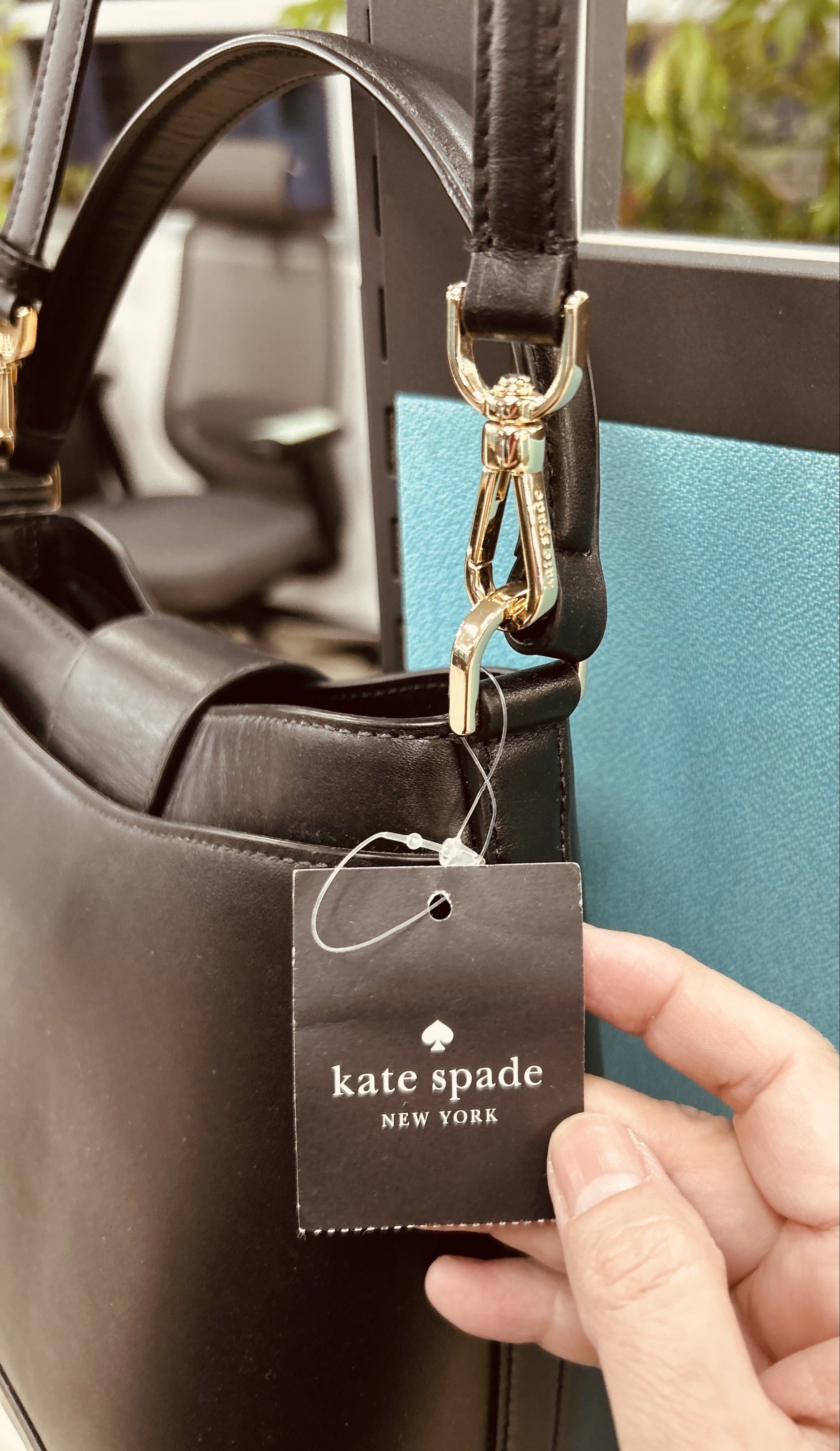 Kate Spade Reegan Bucket Bag (Category: Luxury Bags & Wallets) located in Manila. Submitted by bigbaglady_68 (Listing ID 1418893322, Image 3). Description: Kate Spade Reegan bucket bag Black, smooth leather finish Dual straps- can be used as a handbag or shoulder bag .