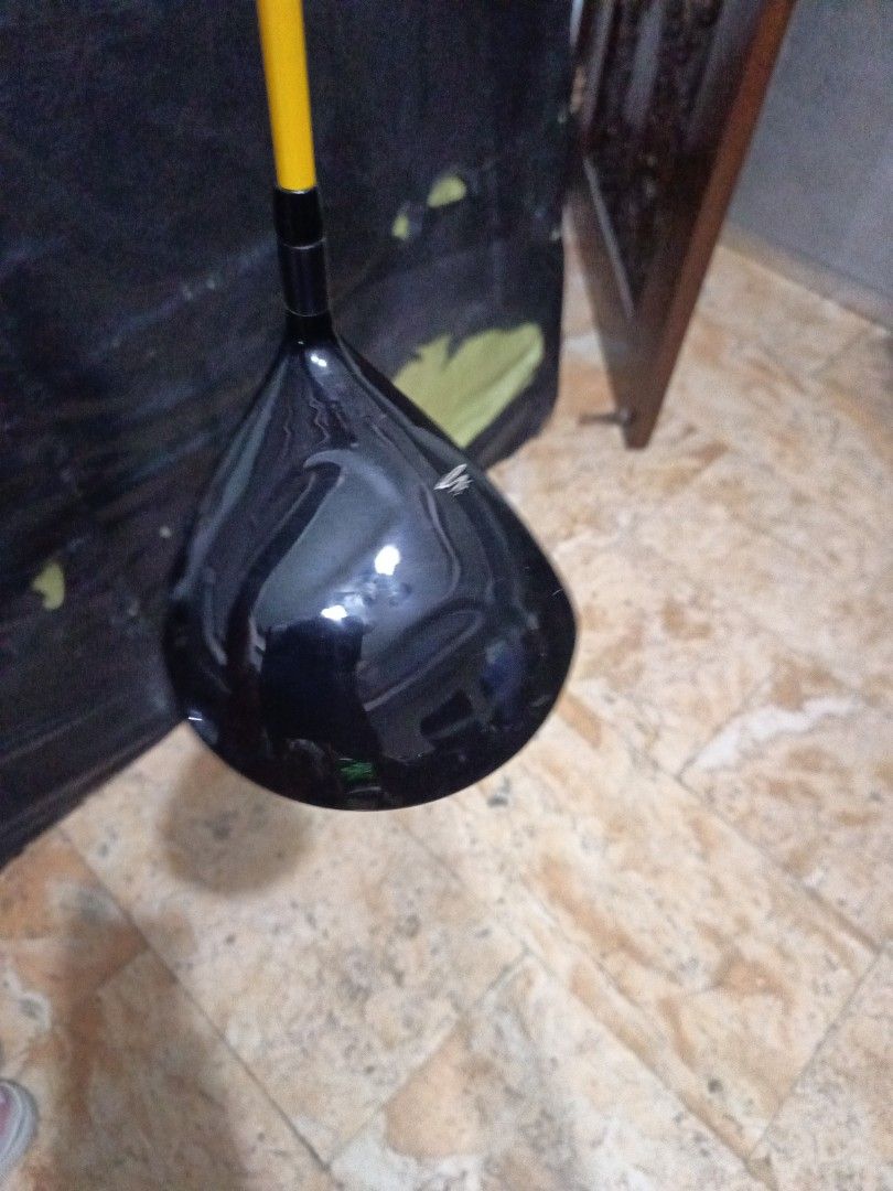 King Cobra S9-1 Pro S Golf Driver (Category: Golf) located in Manila. Submitted by yeonmei5614747 (Listing ID 1418868972, Image 3). Description: King Cobra S9-1 Pro S golf driver. Features a black club head with yellow accents. The shaft is yellow and has "Fujikura" printed on it. The grip is black. The club head has "6.5" printed on it. The club head also has "Carbon Technology" printed on it. X flex Righty.