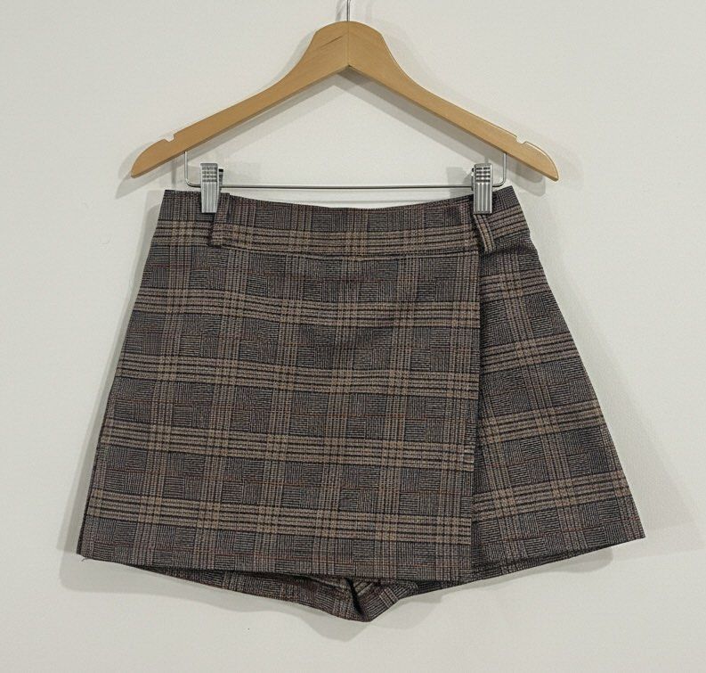 Laila & Lyra skort for kids (Category: Babies & Kids Fashion) located in Imus. Submitted by lovedby.aa (Listing ID 1418833397, Image 1). Description: size 3-4y.