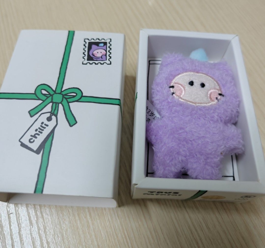 TRUZ CHILLI Mini minini Doll (Category: Designer & Blind Box Toys) located in Taguig. Submitted by hellojuly (Listing ID 1418893277, Image 2). Description: Treasure Truz Mini Minini (Chilli) - Comes with original box and holographic card - Bought in Line Friends Korea - Fits perfectly for your Teulight!.