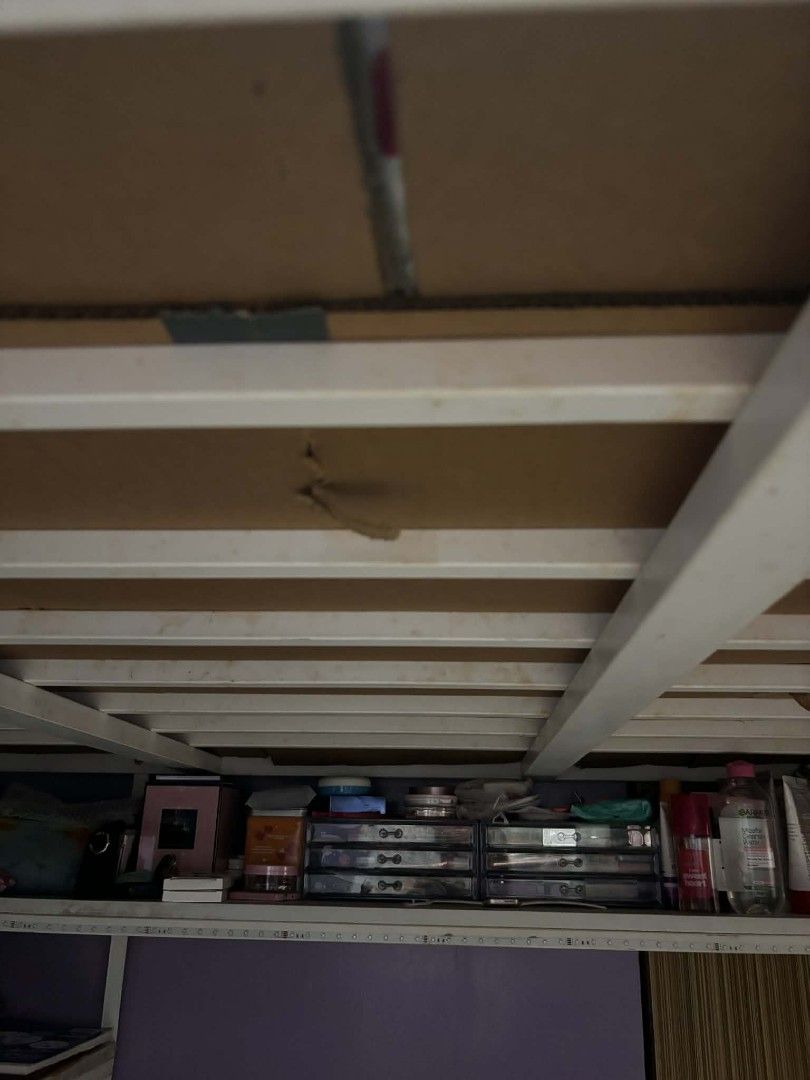 Loft Bed (Category: Bed Frames & Mattresses) located in Rizal. Submitted by everythingfancy.ph (Listing ID 1418859932, Image 2). Description: this is a customized bed frame with table. makapal ang bakal kahit maglambitin kapa. kaunting punas lang po gawa ng puti po yan naninilaw talaga ang puti pero pag napunasan okay na ulit. no dents, a little of paint peeled off rfs: migrate to other country hindi na magagamit original price: 45,000.