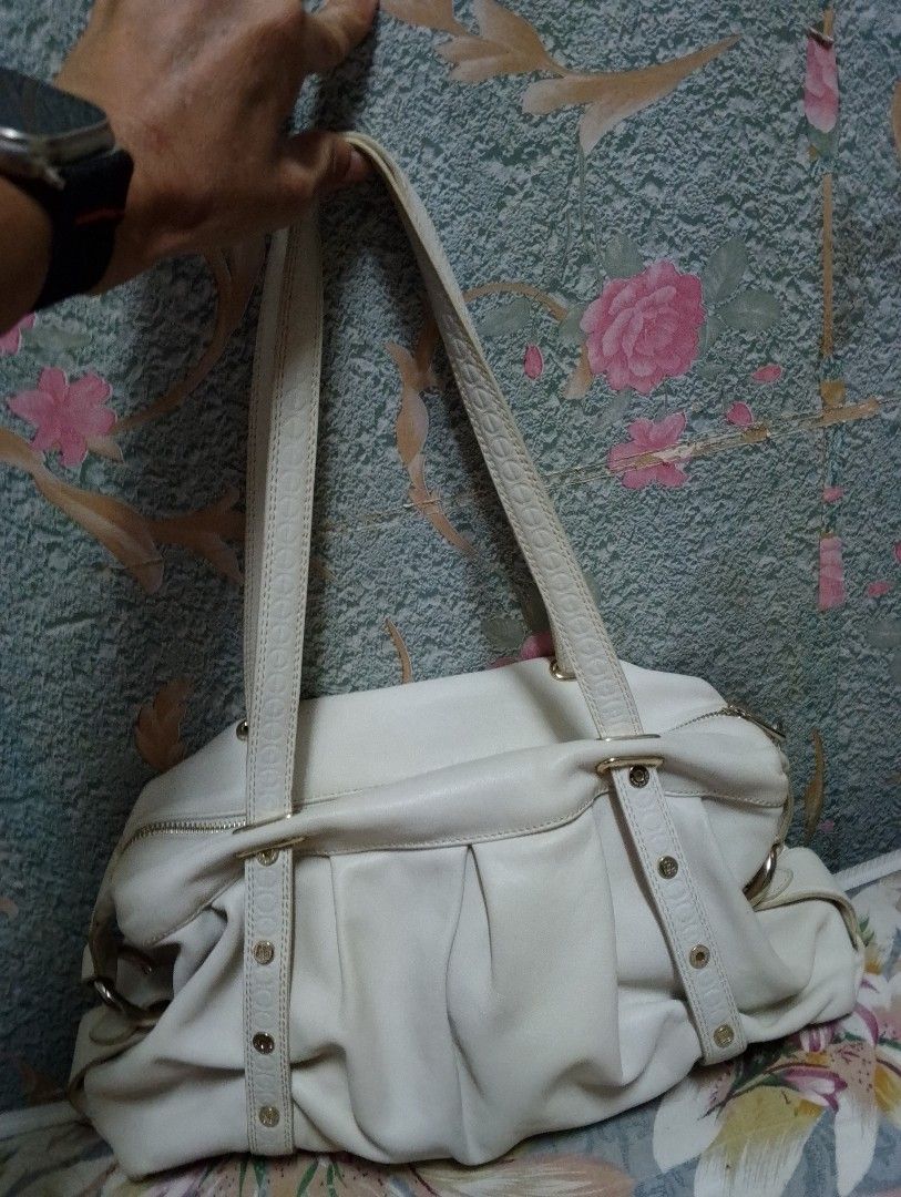 Louis Quatorze White Shoulder Bag (Category: Shoulder Bags) located in Caloocan City. Submitted by nobleflower_4c42cc (Listing ID 1418973223, Image 1). Description: - Louis Quatorze white shoulder bag - Zip closure - Two shoulder straps - Gold-colored hardware - Red interior lining with Louis Quatorze label - Decorative studs.