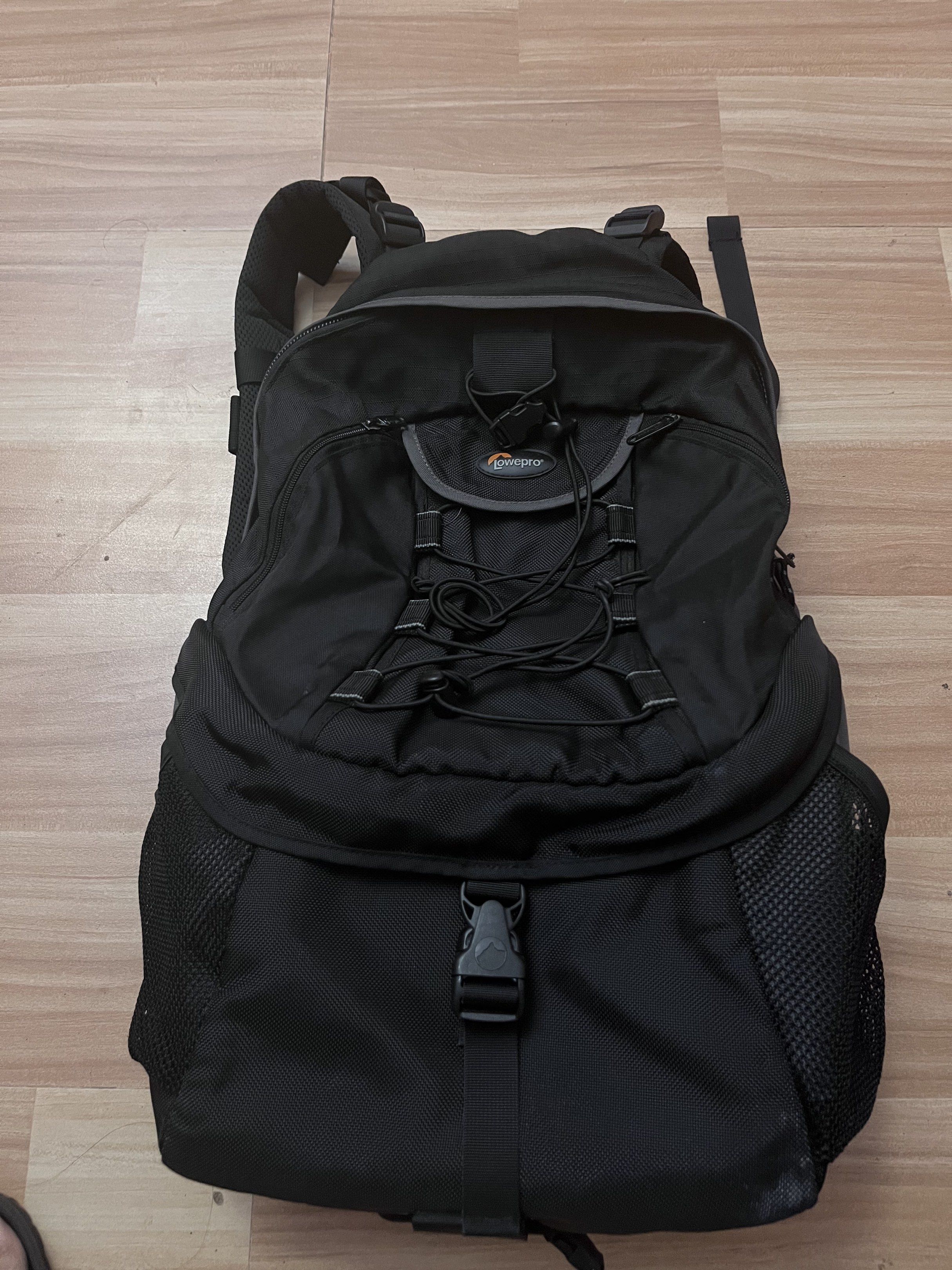 Lowepro Rover AW II Camera Backpack (Category: Backpacks) located in Victorias. Submitted by lan1877 (Listing ID 1418973067, Image 1). Description: 9/10 condition Size large No issue 800 plus sf.
