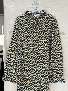 (Category: ) located in . Submitted by irdinascloset (Listing ID 1418802075, Image 1). Description: .