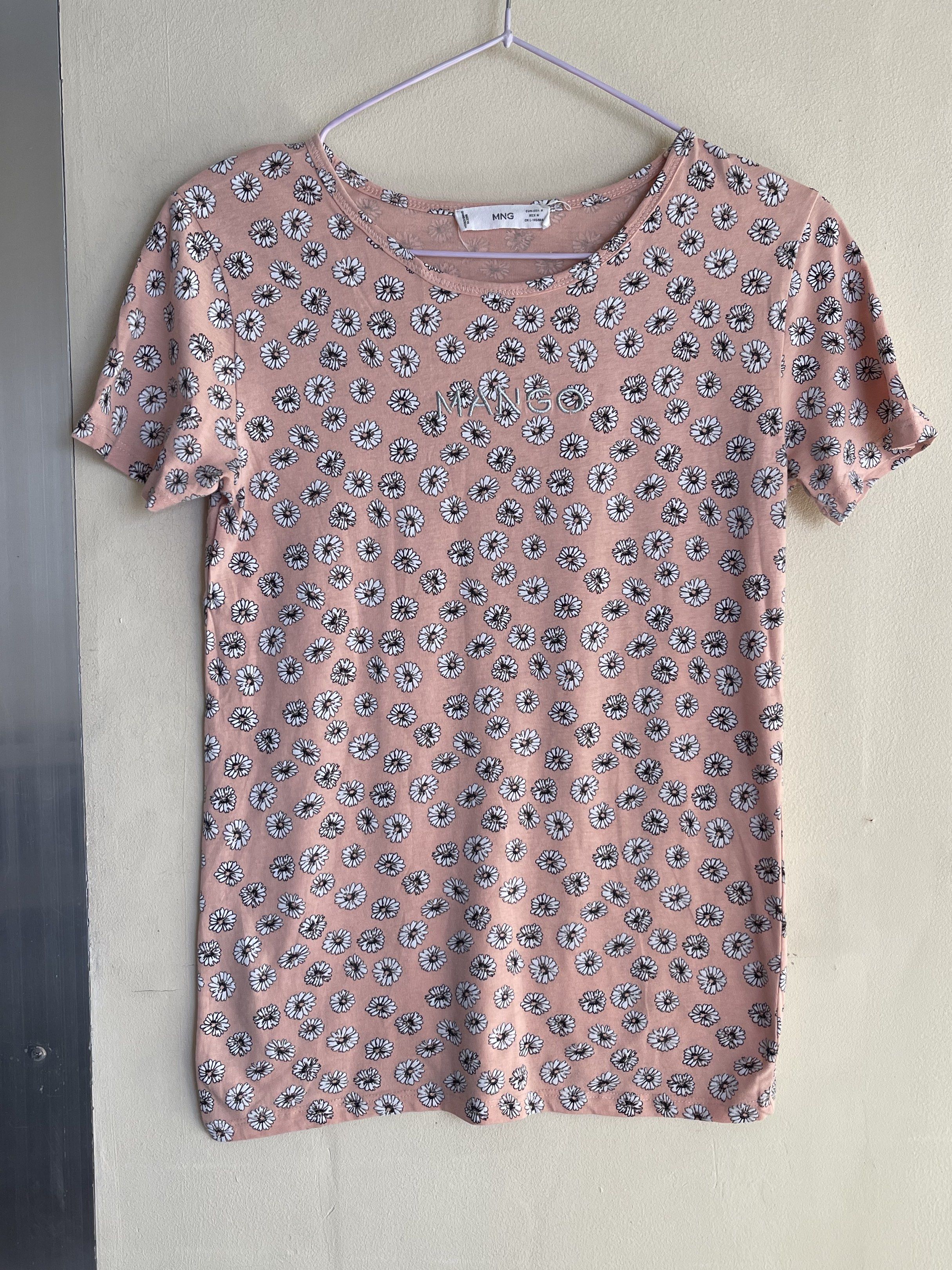 Mango Floral Print T-shirt - Size M (Category: Shirts) located in Quezon City. Submitted by k.closetphp (Listing ID 1418854934, Image 1). Description: - Mango floral print t-shirt - Size: M - Features a round neck and short sleeves - Made of soft material - Perfect for casual outfits (jeans, shorts).