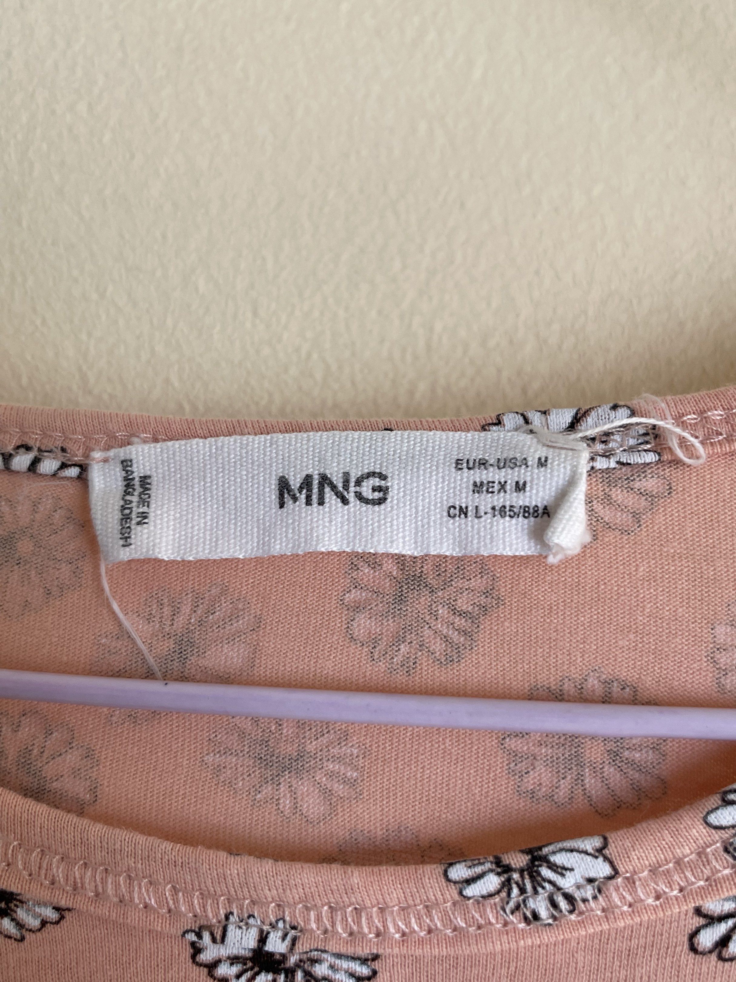 Mango Floral Print T-shirt - Size M (Category: Shirts) located in Quezon City. Submitted by k.closetphp (Listing ID 1418854934, Image 2). Description: - Mango floral print t-shirt - Size: M - Features a round neck and short sleeves - Made of soft material - Perfect for casual outfits (jeans, shorts).