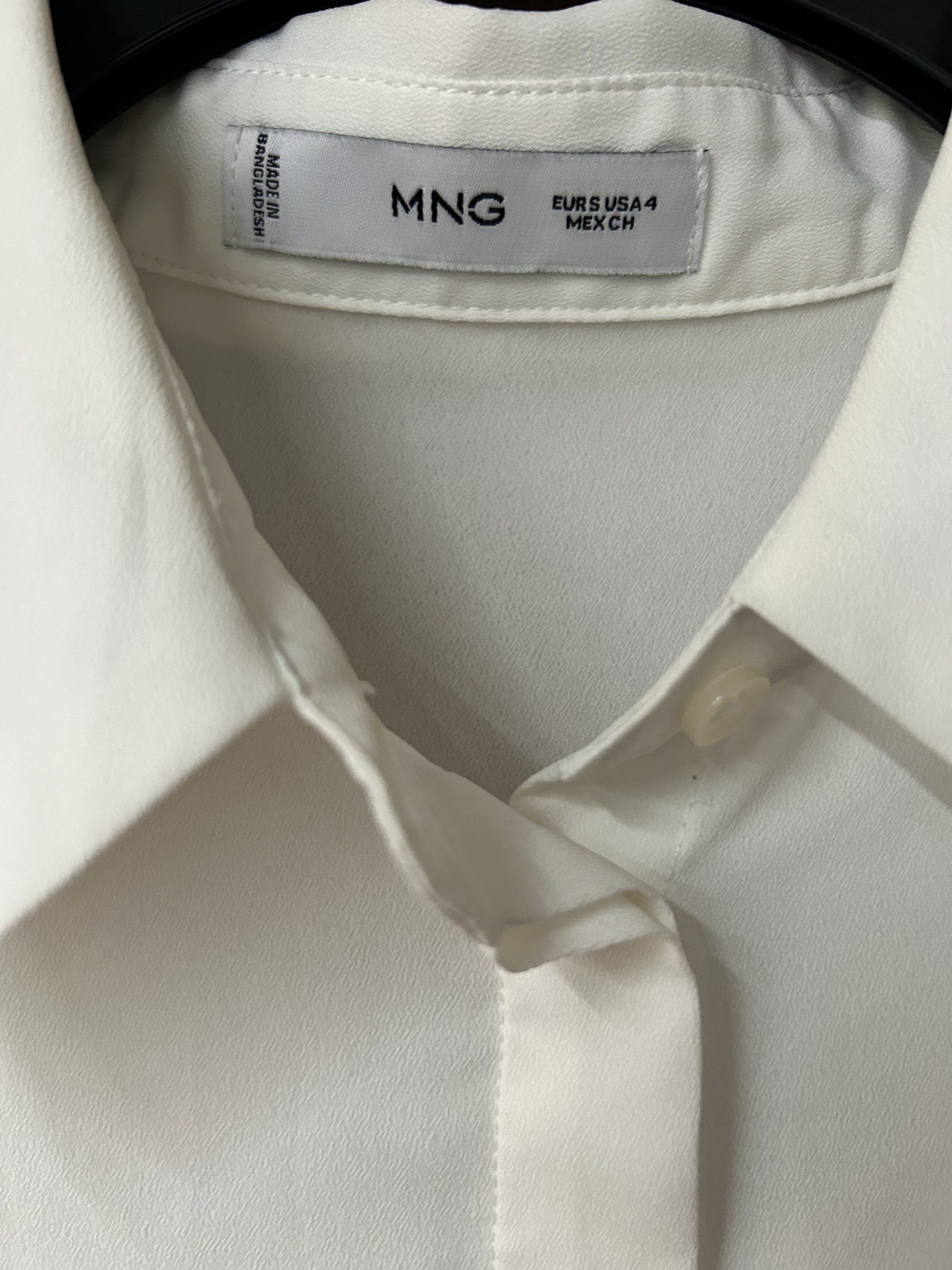 Mango White Button-Down Blouse (Category: Blouses) located in Pasig City. Submitted by timecheckmanila (Listing ID 1418822733, Image 2). Description: - Mango white button-down blouse - Long sleeves with buttoned cuffs - Classic collar - Button-up front closure - Made in France - Size: EUR S, USA 4, MEX CH.