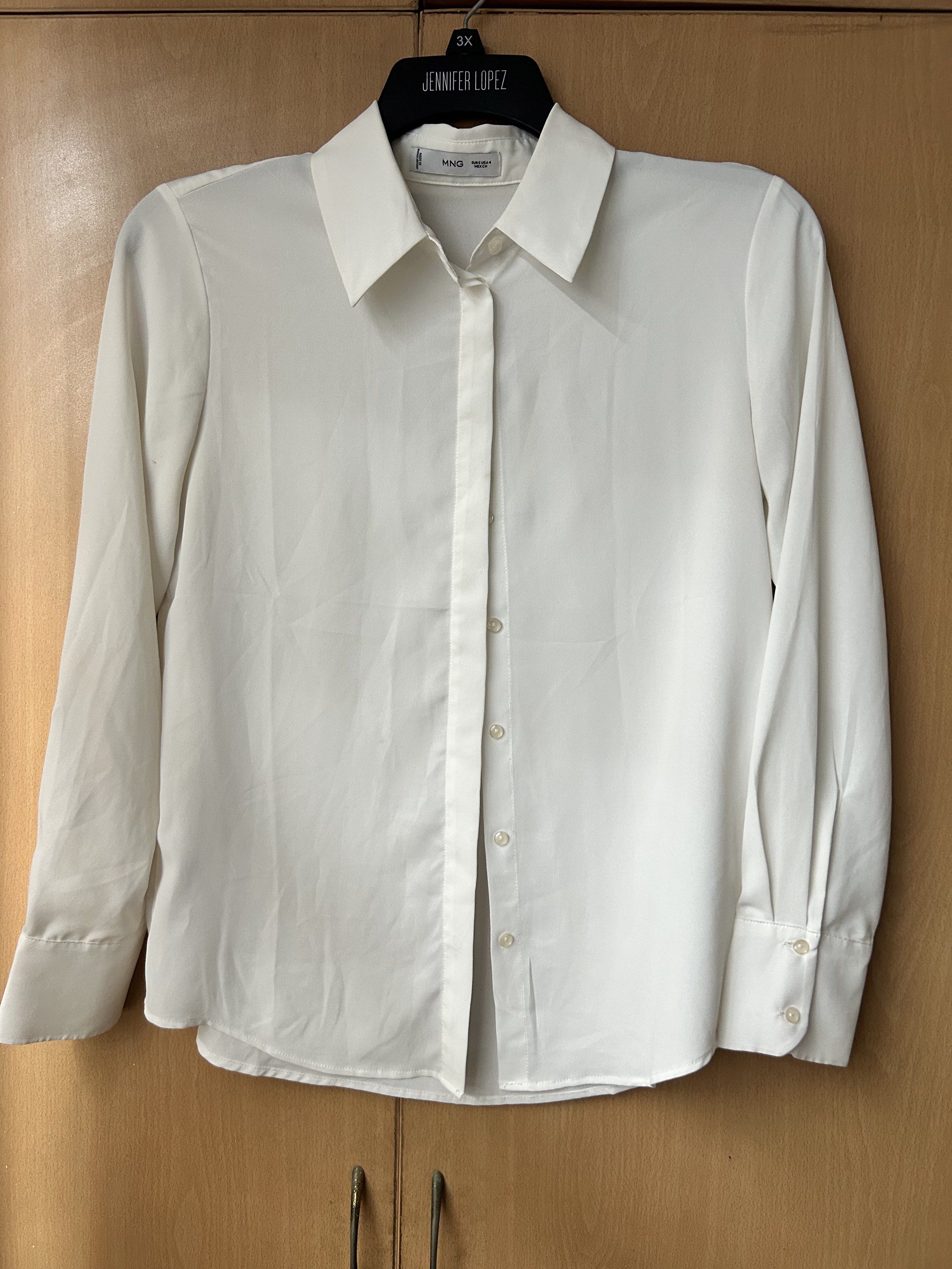 Mango White Button-Down Blouse (Category: Blouses) located in Pasig City. Submitted by timecheckmanila (Listing ID 1418822733, Image 1). Description: - Mango white button-down blouse - Long sleeves with buttoned cuffs - Classic collar - Button-up front closure - Made in France - Size: EUR S, USA 4, MEX CH.