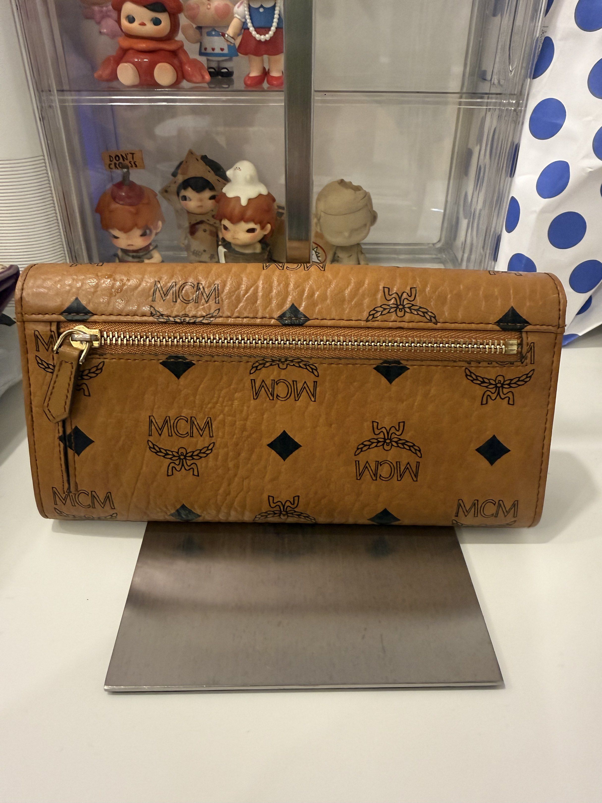 MCM Cognac Visetos Trifold (Category: Luxury Bags & Wallets) located in Pasay City. Submitted by wanabruce820 (Listing ID 1418930699, Image 2). Description: Trifold Leather Long Snap Flap Wallet Can put sling chain to become WOC .