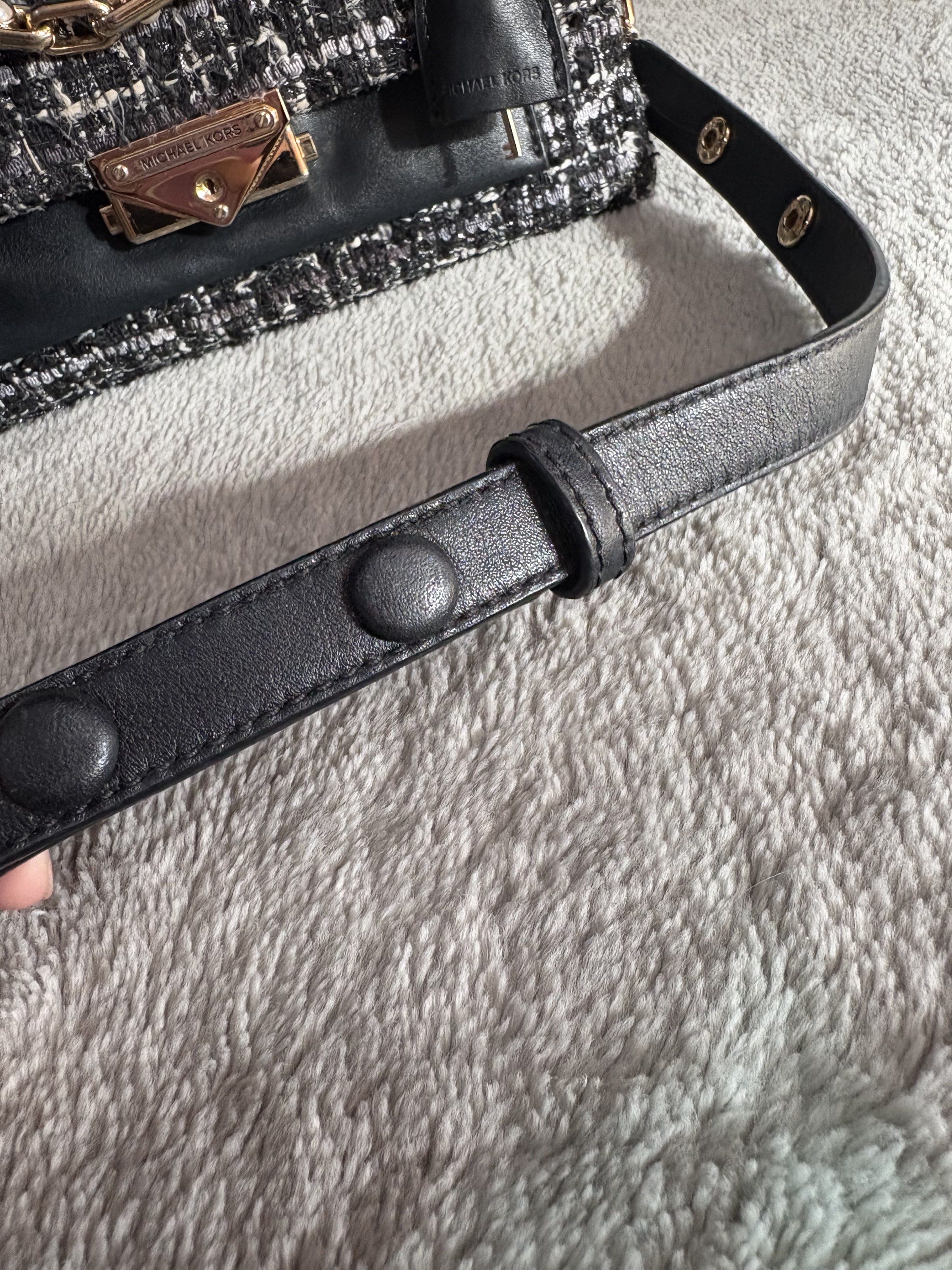 Michael Kors Cece Tweed 2way bag (Category: Luxury Bags & Wallets) located in Bacolod City. Submitted by strongraiz88110 (Listing ID 1418802742, Image 3). Description: .