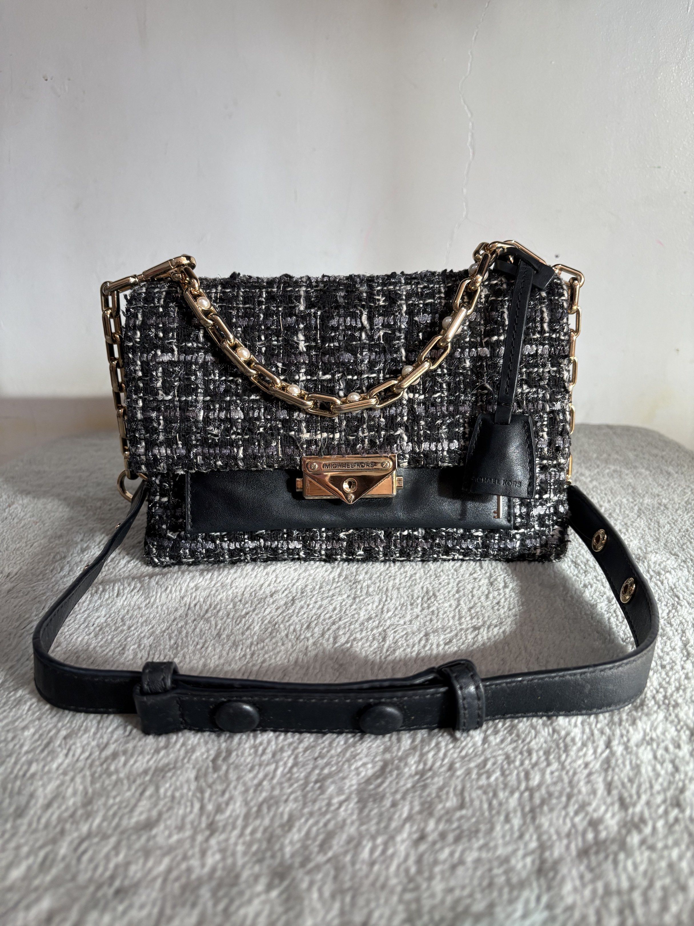 Michael Kors Cece Tweed 2way bag (Category: Luxury Bags & Wallets) located in Bacolod City. Submitted by strongraiz88110 (Listing ID 1418802742, Image 1). Description: .