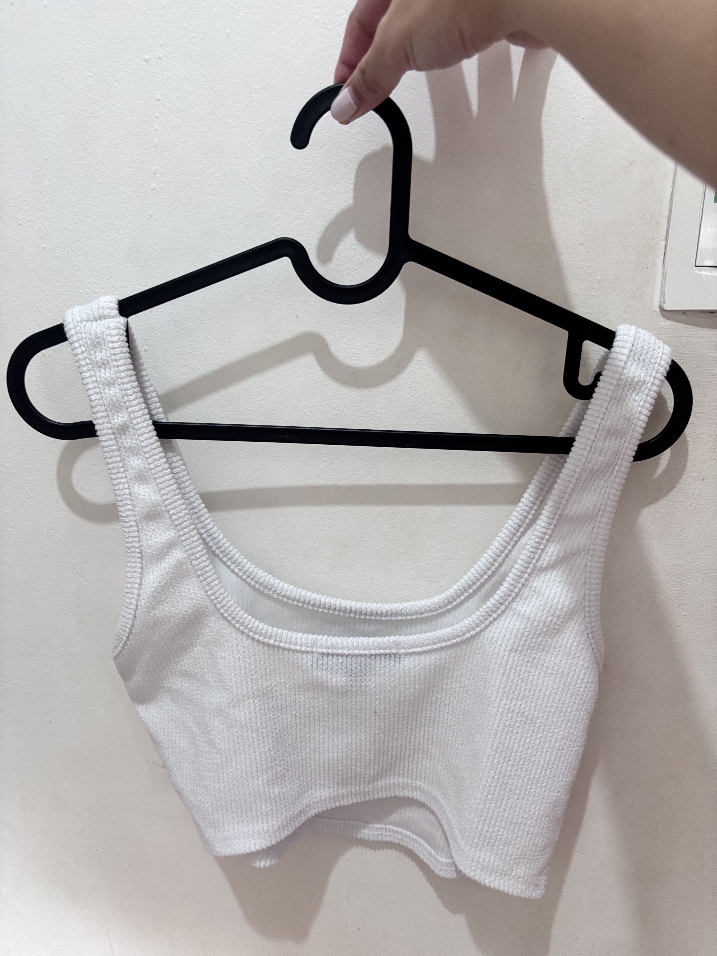 Missguided White Ribbed Crop Top (Category: Sleeveless) located in Meycauayan. Submitted by declutter0403 (Listing ID 1418846380, Image 2). Description: - Missguided white ribbed crop top - Scoop neckline - Fitted silhouette - UK size 10 (fits EUR 38, US 6) - Made in the United Kingdom.