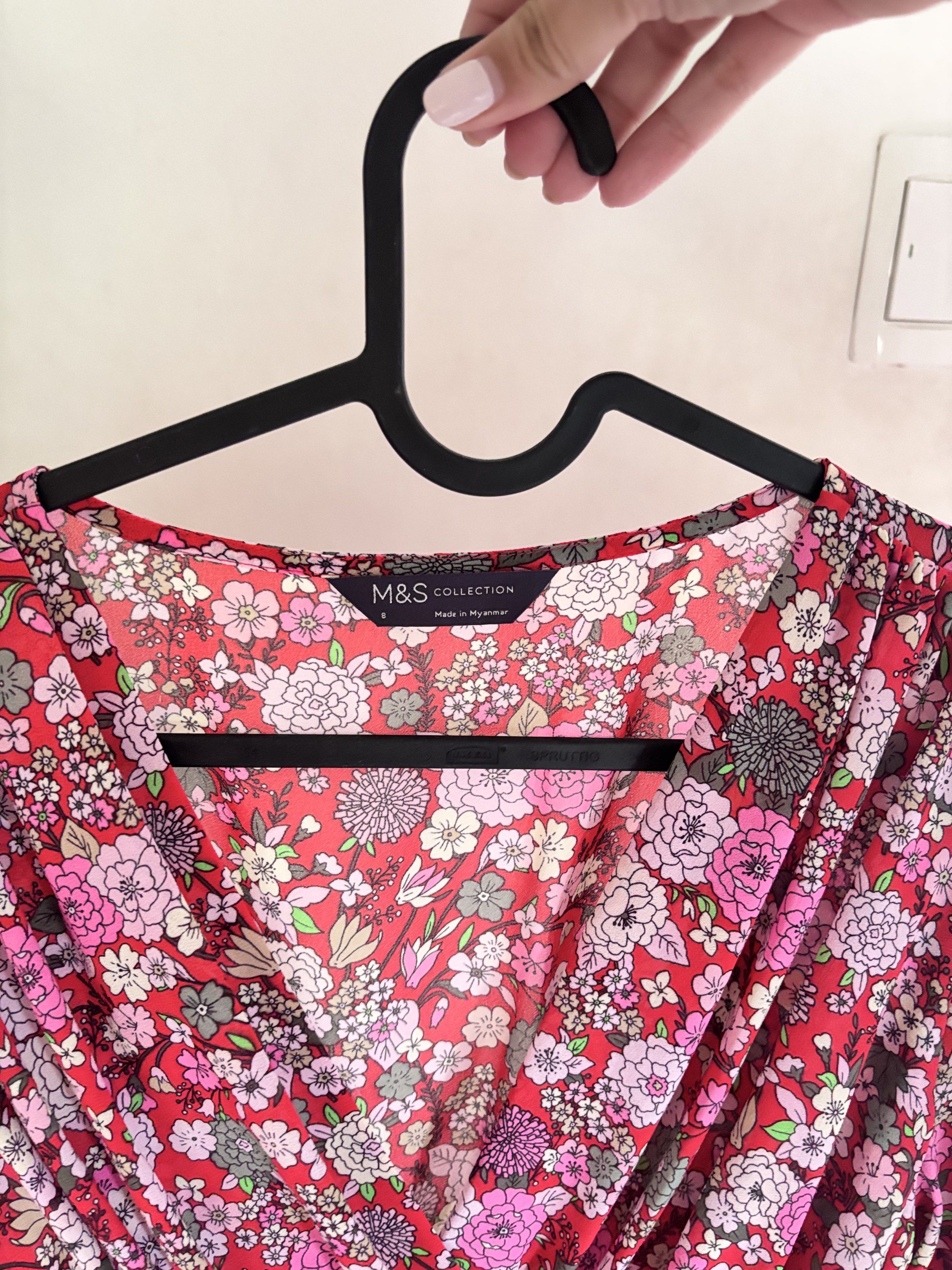 M&S Floral Blouse (Category: Blouses) located in Meycauayan. Submitted by declutter0403 (Listing ID 1418816634, Image 3). Description: - M&S floral blouse - Features a vibrant print in red, pink, and white - Design: V-neckline and long sleeves - Details: Gathered waist and peplum hem - Made in Myanmar.