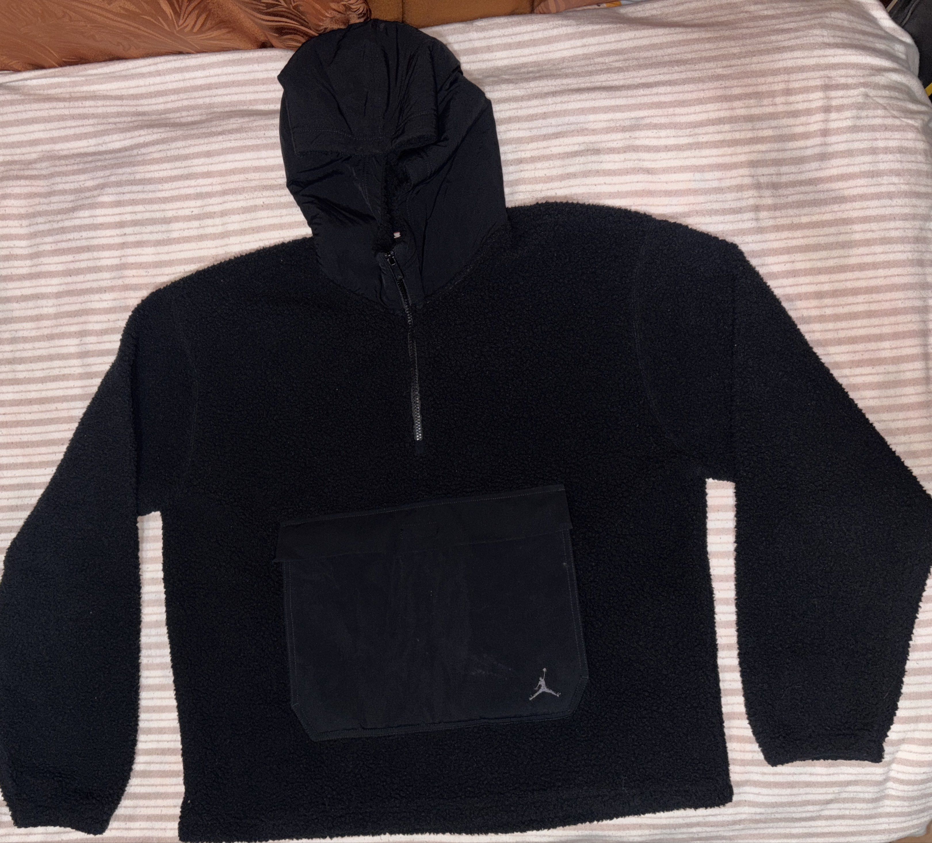 NIKE AIR JORDAN FLEECE PULLOVER HOODIE (Category: Coats, Jackets and Outerwear) located in Cainta. Submitted by tobieslr (Listing ID 1418969113, Image 1). Description: MENS NIKE AIR JORDAN FLIGHT HIGH-PILE FLEECE PULLOVER HOODIE PRE-OWNED SIZE LARGE BOUGHT IN UK LENGTH: 71CM WIDTH: 62CM SLEEVES: 66CM SMALL DAMAGE ON THE BACK OF THE HOODIE PRICE: 1500 MOP: GCASH/BANK TRANSFER MOD: J&T OR LALAMOVE/GRAB/ANGKAS FOR SAME DAY DELIVERY.