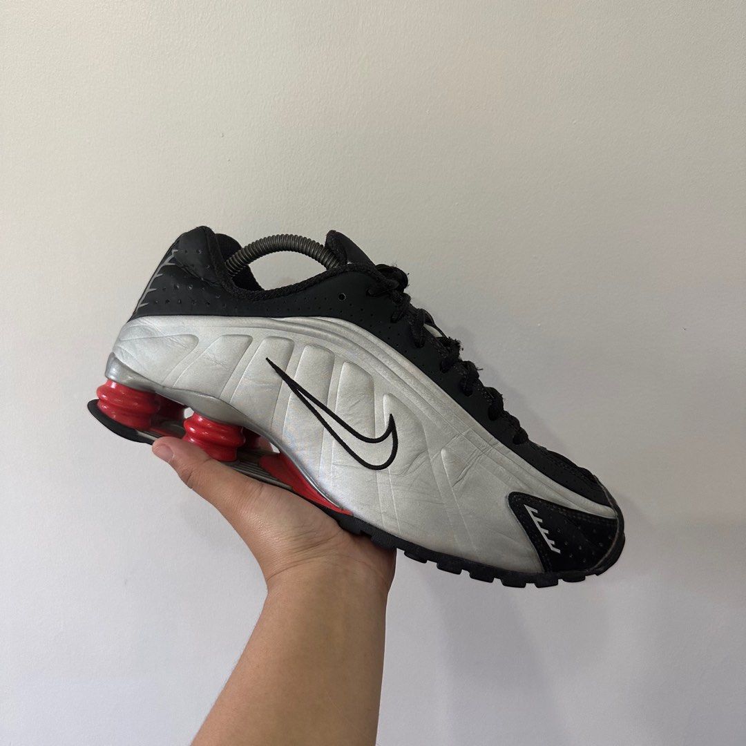 Nike Shox R4 OG Black Metallic Silver (Category: Sneakers) located in Davao. Submitted by culthriftph (Listing ID 1418859420, Image 1). Description: worn condition size 9.5US / 27.5 cm minimal peels signs of usage drags.