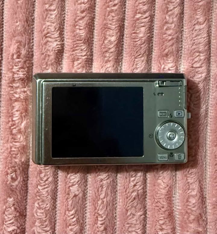 Nikon COOLPIX S510 Digital camera (Category: Cameras) located in Manila. Submitted by seulgistan (Listing ID 1418929565, Image 2). Description: nikon coolpix s510 (NEGOTIABLE FOR SURE BUYER) Details: • 8.1 MP • 3x optical zoom • ISO range 64-2000 • D-lighting feature • Best Shot Selector • CRISP OUTPUT • Face Priority AF • Condition: 7/10 (may scratches & peeling) • Fully functional (flash, zoom, buttons are all working) • Issue: Battery door + s