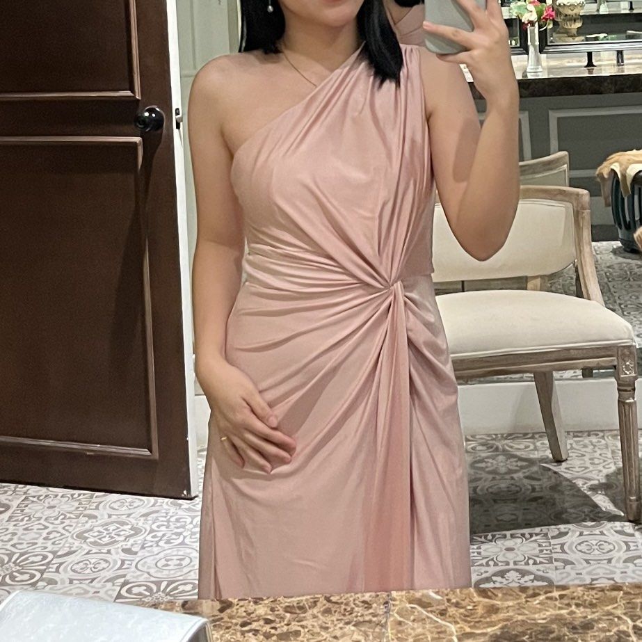 One-Shoulder Blush Rose Formal Dress (Category: Evening dresses & gowns) located in Antipolo. Submitted by etoiles_ (Listing ID 1418976189, Image 3). Description: used once only for a wedding with pads already negotiable - Fabric: Stretch Knit Fabric (semi-stretchable) - Size: XS (bust: 30 cm, waist: 24 cm, length 59cm) - my dimensions: bust 29 cm, waist: 26 cm .