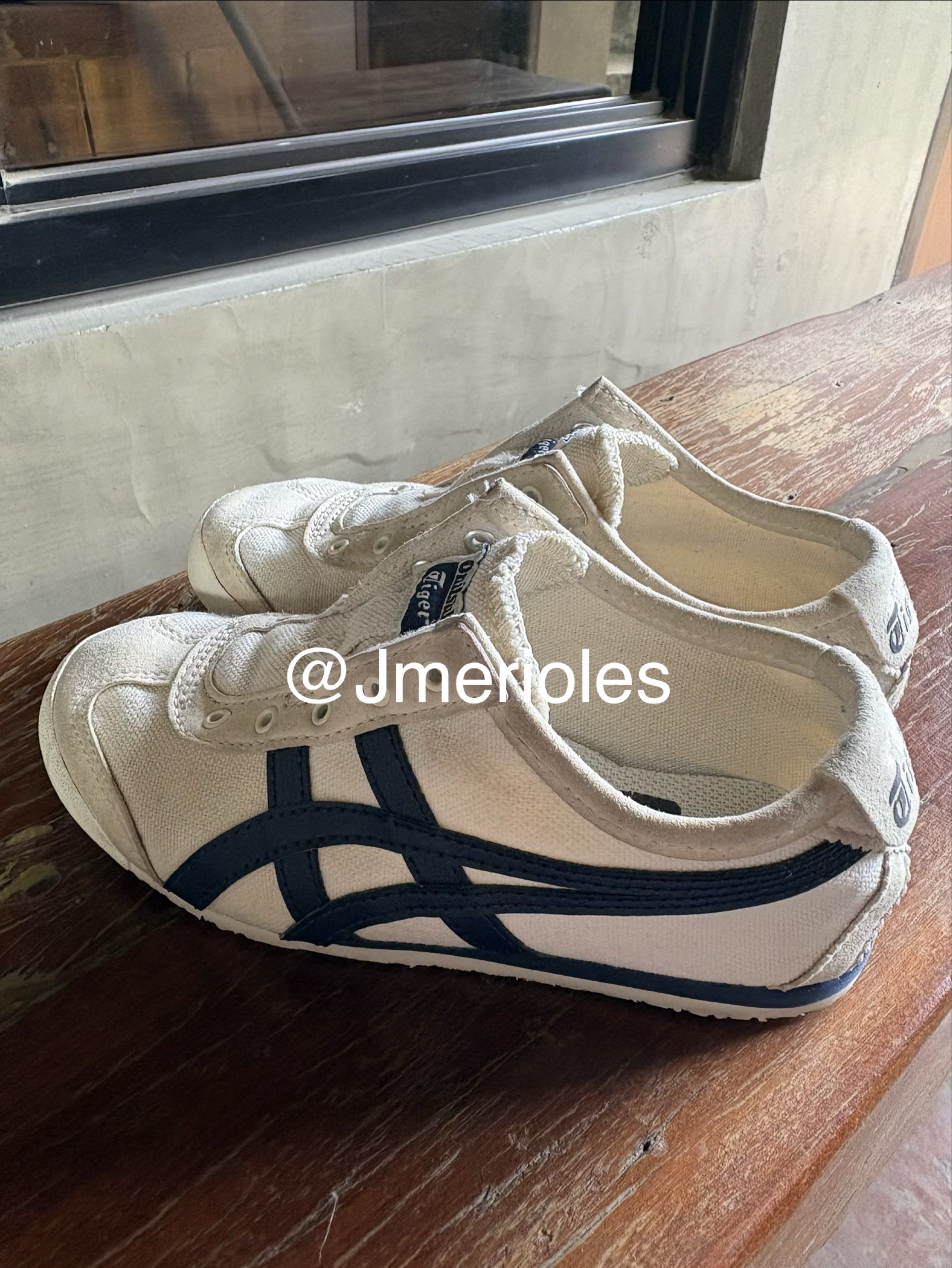 Onitsuka tiger kids slip on (Category: Babies & Kids Fashion) located in Quezon City. Submitted by owl1392 (Listing ID 1418786357, Image 2). Description: KINDLY READ! METRO MANILA BUYERS ONLY! Same day delivery only ( grab / lalamove) Price negotiable. Used 5x, washed once. For payat na paa ng bata. Slim. Pag wide hindi recommended. Please check the size carefully mabilis lumaki paa ng bata. Make sure may allowance..