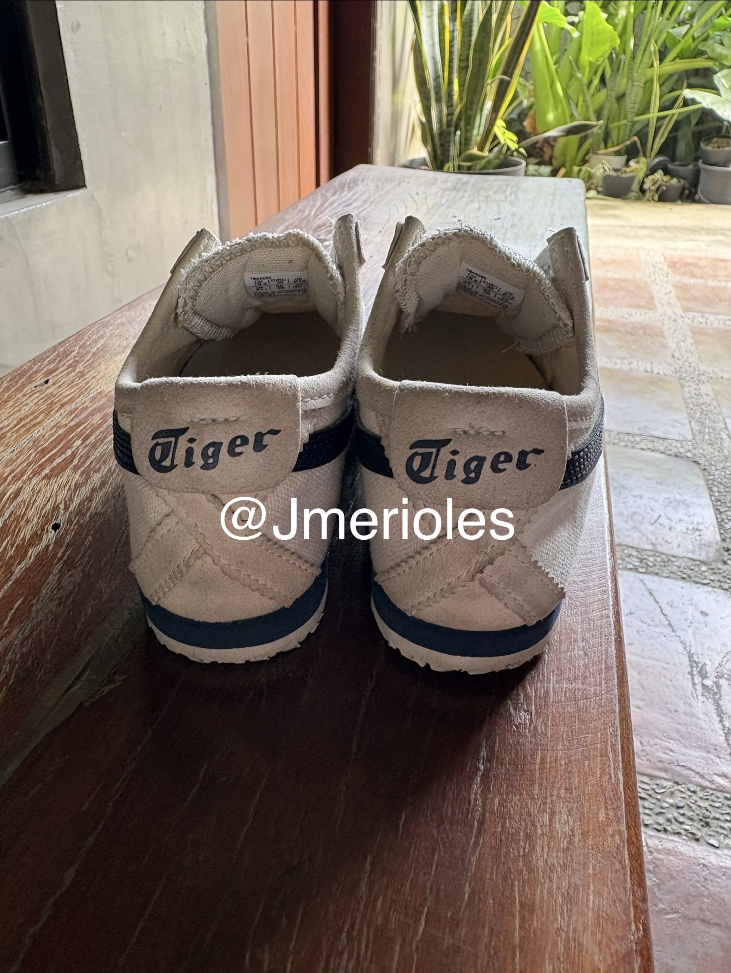Onitsuka tiger kids slip on (Category: Babies & Kids Fashion) located in Quezon City. Submitted by owl1392 (Listing ID 1418786357, Image 3). Description: KINDLY READ! METRO MANILA BUYERS ONLY! Same day delivery only ( grab / lalamove) Price negotiable. Used 5x, washed once. For payat na paa ng bata. Slim. Pag wide hindi recommended. Please check the size carefully mabilis lumaki paa ng bata. Make sure may allowance..