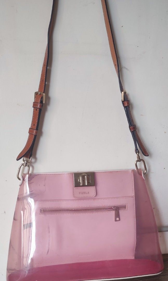 Orig Furla Pink Transparent Bag (Category: Luxury Bags & Wallets) located in Caloocan City. Submitted by guiltypleasures75 (Listing ID 1418874988, Image 2). Description: - Furla shoulder bag (Bawal sa maselan) - Pink color - Transparent body - Top handle - Detachable shoulder strap - Metal clasp - Pink interior - Made in China issue- penmark sa gilid ng bag.you can clean it with dishwasing liquid,vinegar and water Or you can put stuff keychain to