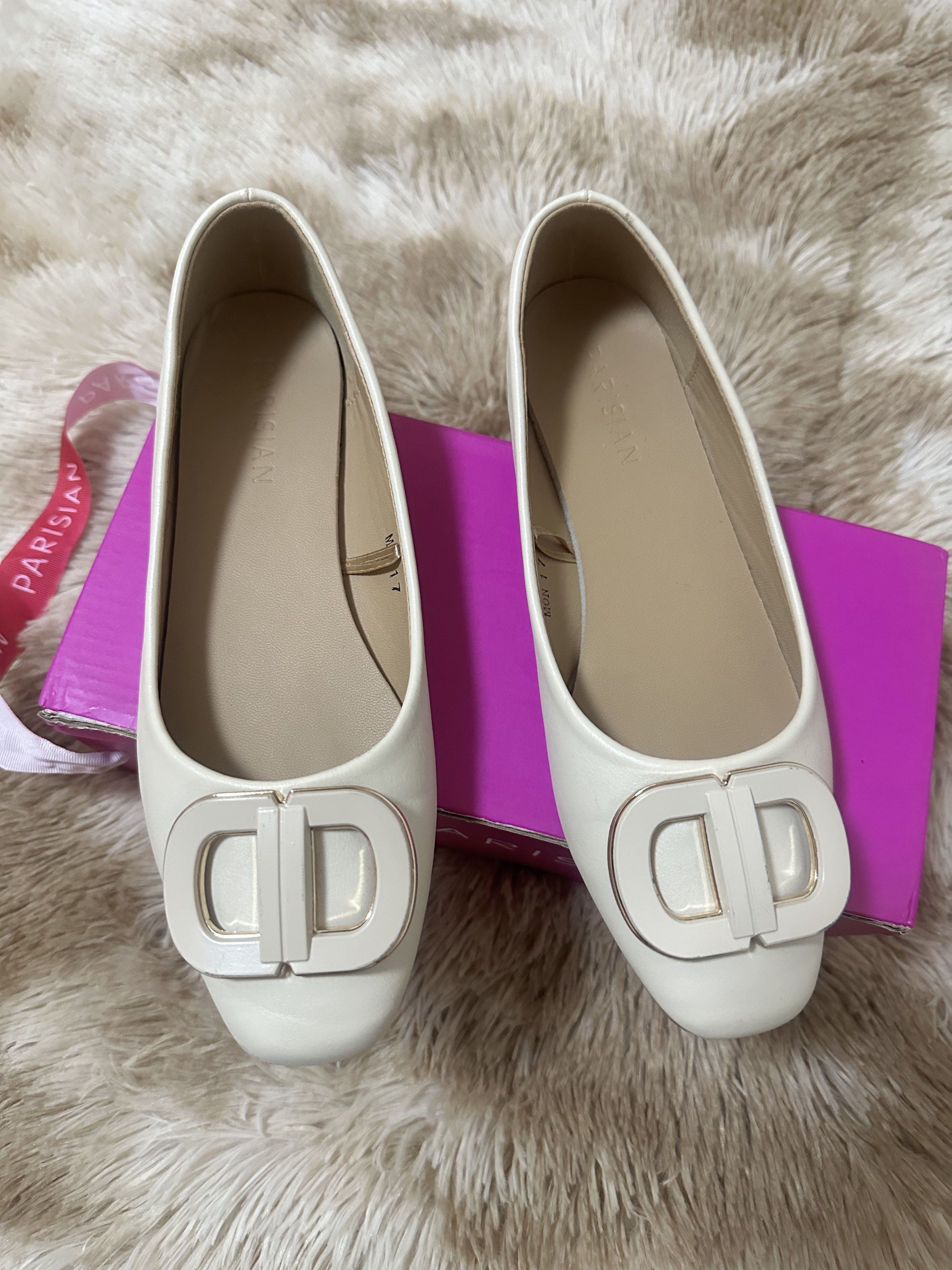 Parisian Cream Flats Size 7 (Category: Flats & Sandals) located in Cainta. Submitted by kath_pl (Listing ID 1418828707, Image 1). Description: - Cream-colored Parisian flats - Size 7 - Features a decorative buckle - Comes with the original box - Soles show some wear - Original price: 899 PHP - has flaw in the front lower part please see photos for the details.