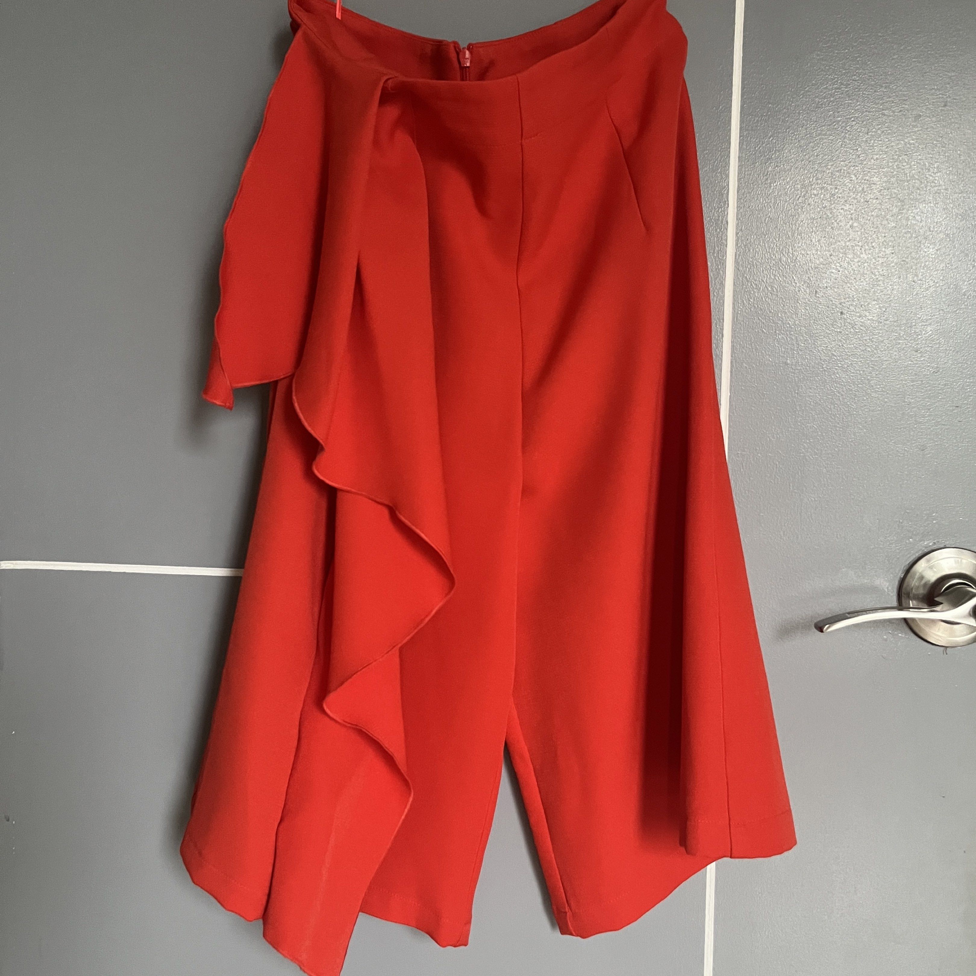 Plains & Prints Red Culottes (Category: Other Bottoms) located in Taguig. Submitted by _handydandy (Listing ID 1418906344, Image 1). Description: - Plains & Prints culottes - Vibrant red color - Size 4 - size 26-27 - High-waisted - Zipper closure sa side - perfect for smart casual - Ruffle design - Versatile style.