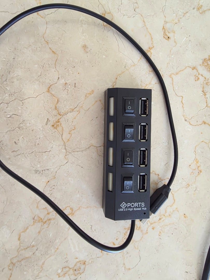 PORTS USB 2.0 High-Speed Hub with free cables