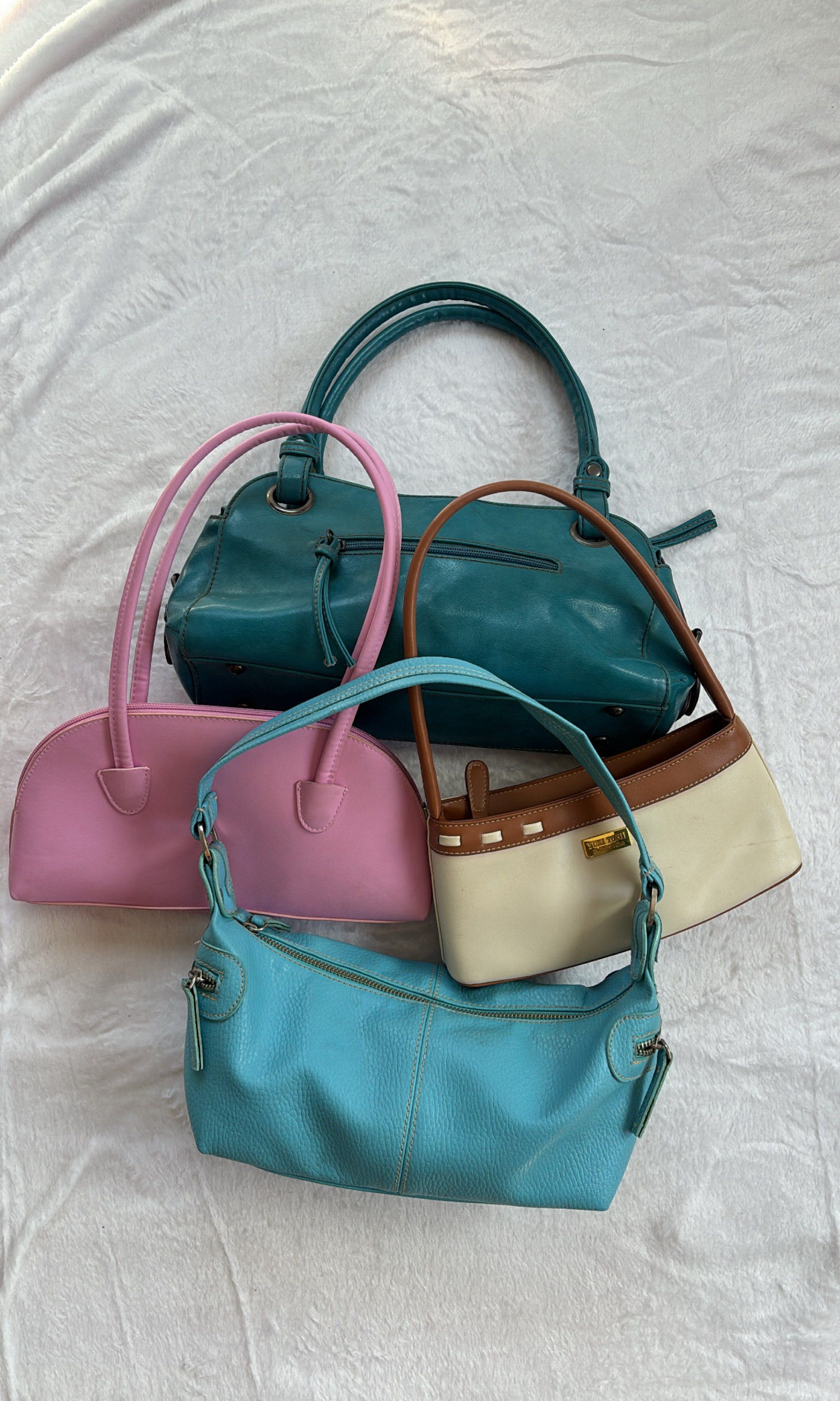 preloved y2k kili/shoulder bags (Category: Shoulder Bags) located in Manila. Submitted by user001489 (Listing ID 1418894264, Image 1). Description: selling my preloved bags! pls message for the price and deets! :) loc: pasay city mod: lalamove/angkas/jnt .