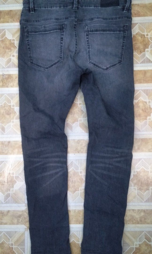 Pull and Bear Selvedge Jeans (Category: Jeans) located in Pila. Submitted by franklinsanity (Listing ID 1418832916, Image 2). Description: Dimes: Waist -32"-34" Length - 36" in seem - 26" hem - 5.5" Stretch fabric Skinny Jeans altered length.