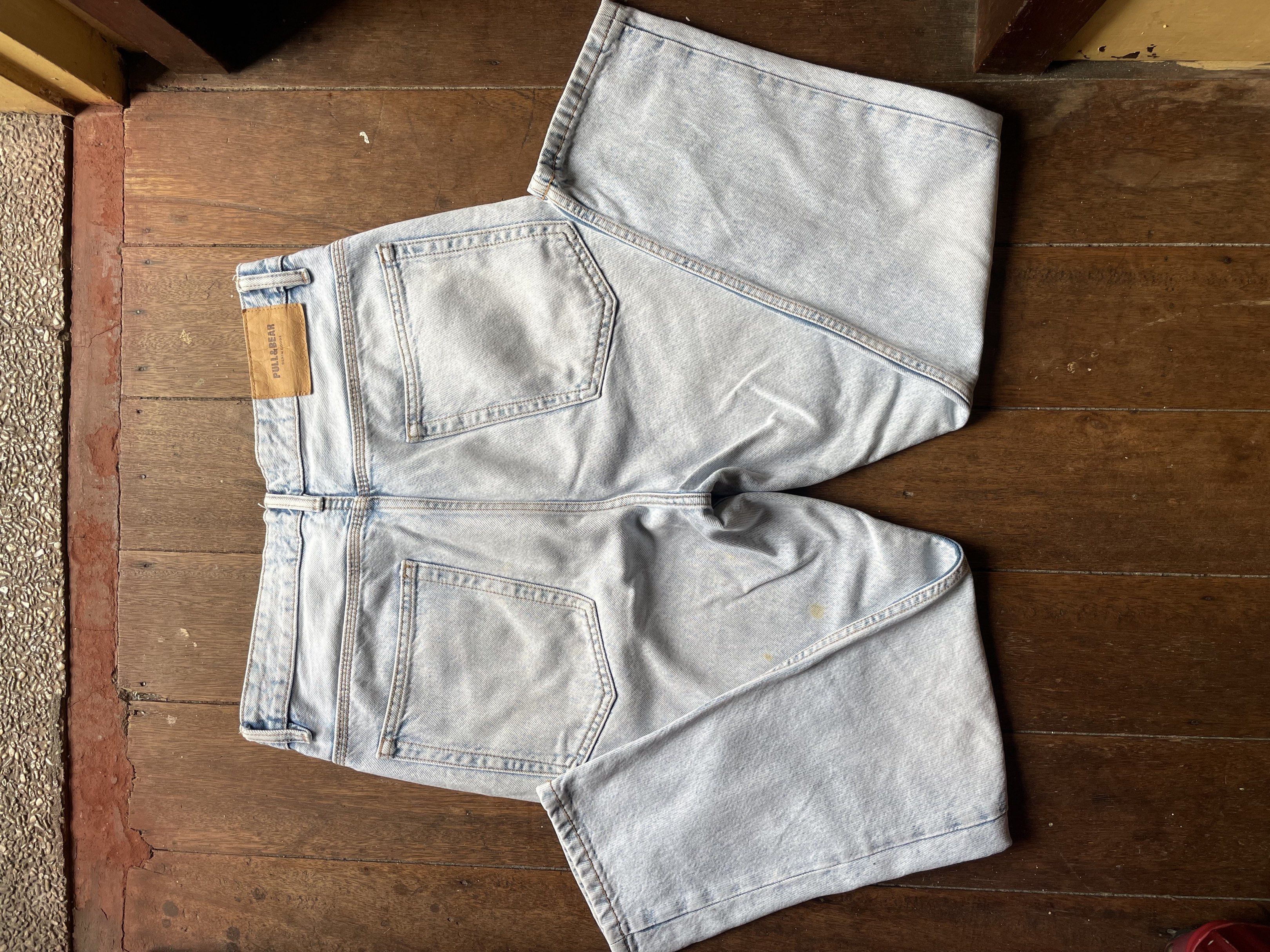 Pull&Bear Relaxed Fit Jeans (Category: Jeans) located in Quezon City. Submitted by argonlab (Listing ID 1418861348, Image 2). Description: Pull & Bear Denim Jeans Size 32 mens Dimensions: 30-33 waist; 39 length; 7.5 leg opening 900 php .