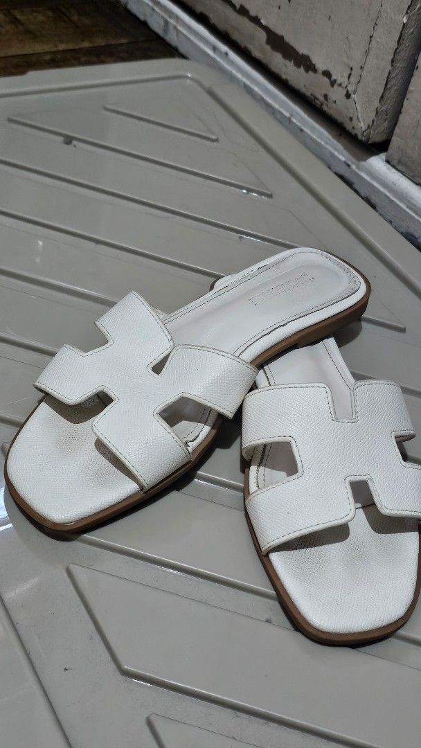 Rock & Rose White Sandals (Category: Flats & Sandals) located in Manila. Submitted by dapperanddazzle (Listing ID 1418872029, Image 1). Description: Brand : Rock & Rose (SM Dept. Store).