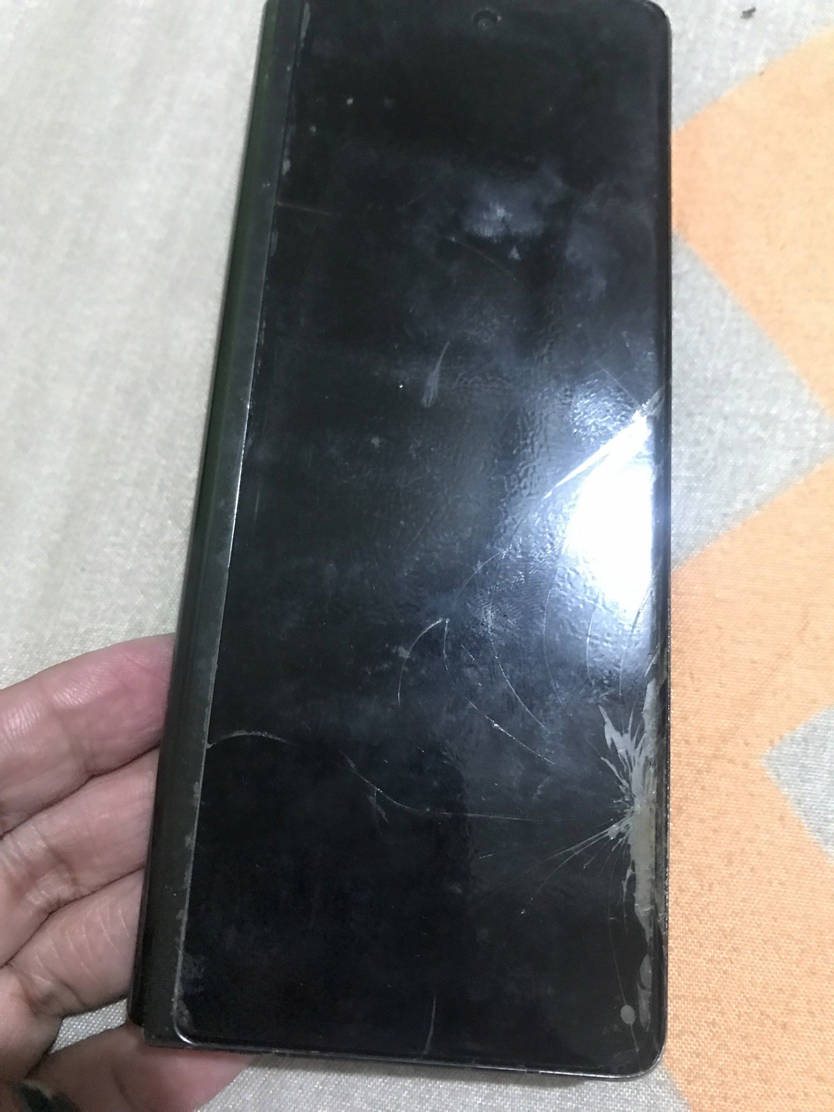 Samsung galaxy fold 3 for parts only (Category: Samsung) located in Quezon City. Submitted by zacblum (Listing ID 1418955101, Image 2). Description: Need to change lcd and battery .
