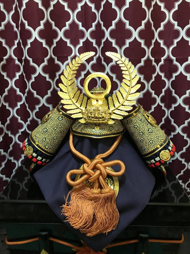 SAMURAI HEAD WITH BOX SALE (Category: Figurines & Statues) located in Gamu. Submitted by 2022bagsbunny (Listing ID 1418894046, Image 2). Description: SAMURAI HEAD WITH BOX LIKE NEW PLUS SF.
