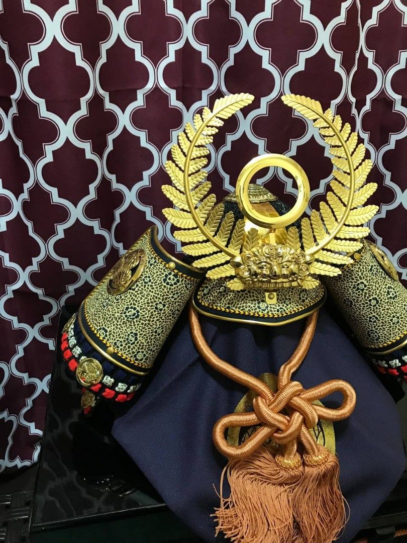 SAMURAI HEAD WITH BOX SALE (Category: Figurines & Statues) located in Gamu. Submitted by 2022bagsbunny (Listing ID 1418894046, Image 1). Description: SAMURAI HEAD WITH BOX LIKE NEW PLUS SF.
