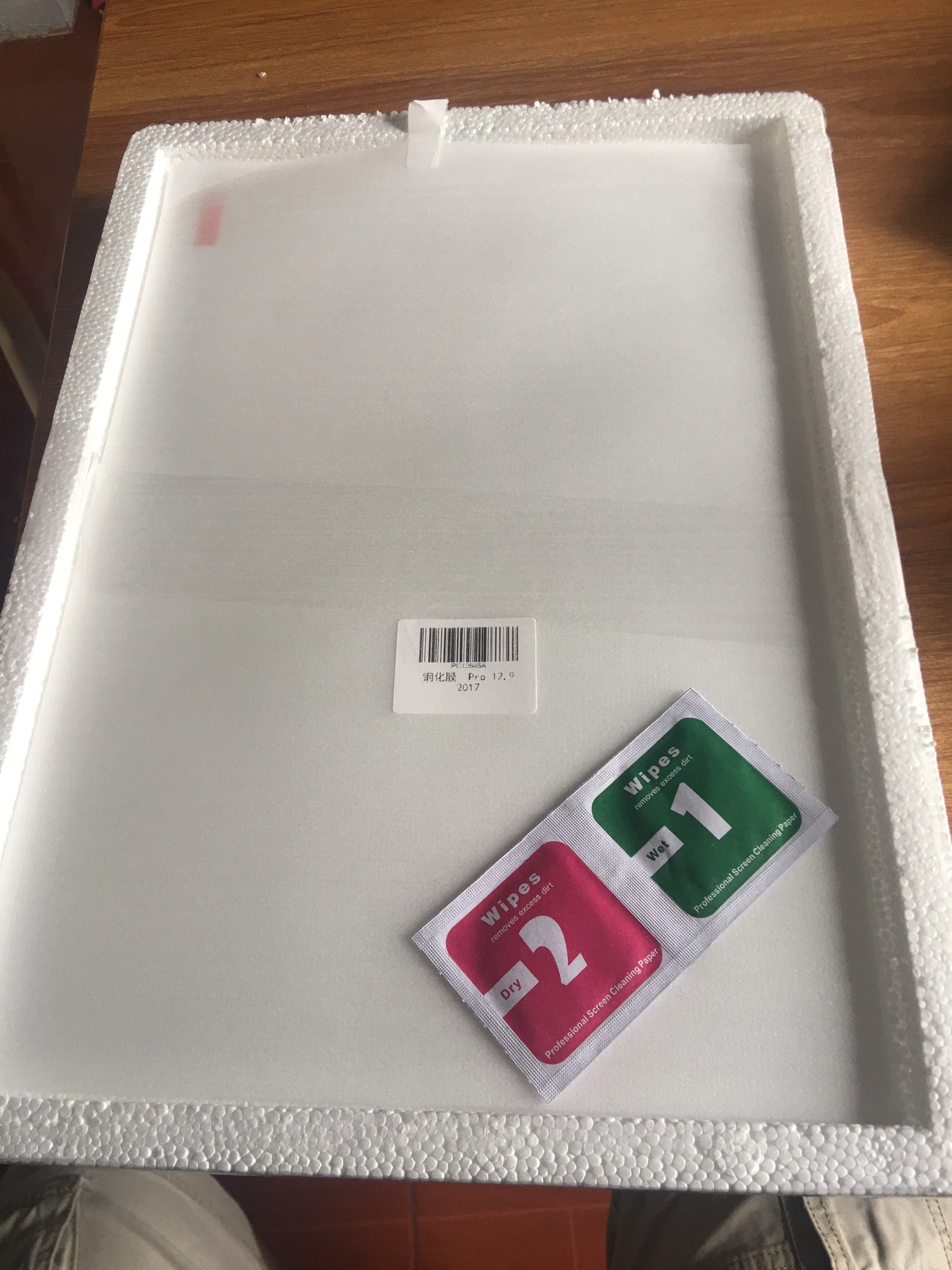 Screen Protector for iPad Pro 12.9 (Category: Cases & Sleeves) located in Cavite. Submitted by camiya (Listing ID 1418813353, Image 1). Description: Screen protector for iPad Pro 12.9. Includes cleaning wipes for installation. The screen protector is new and comes in its original packaging. The package includes two wipes for cleaning the screen before application..