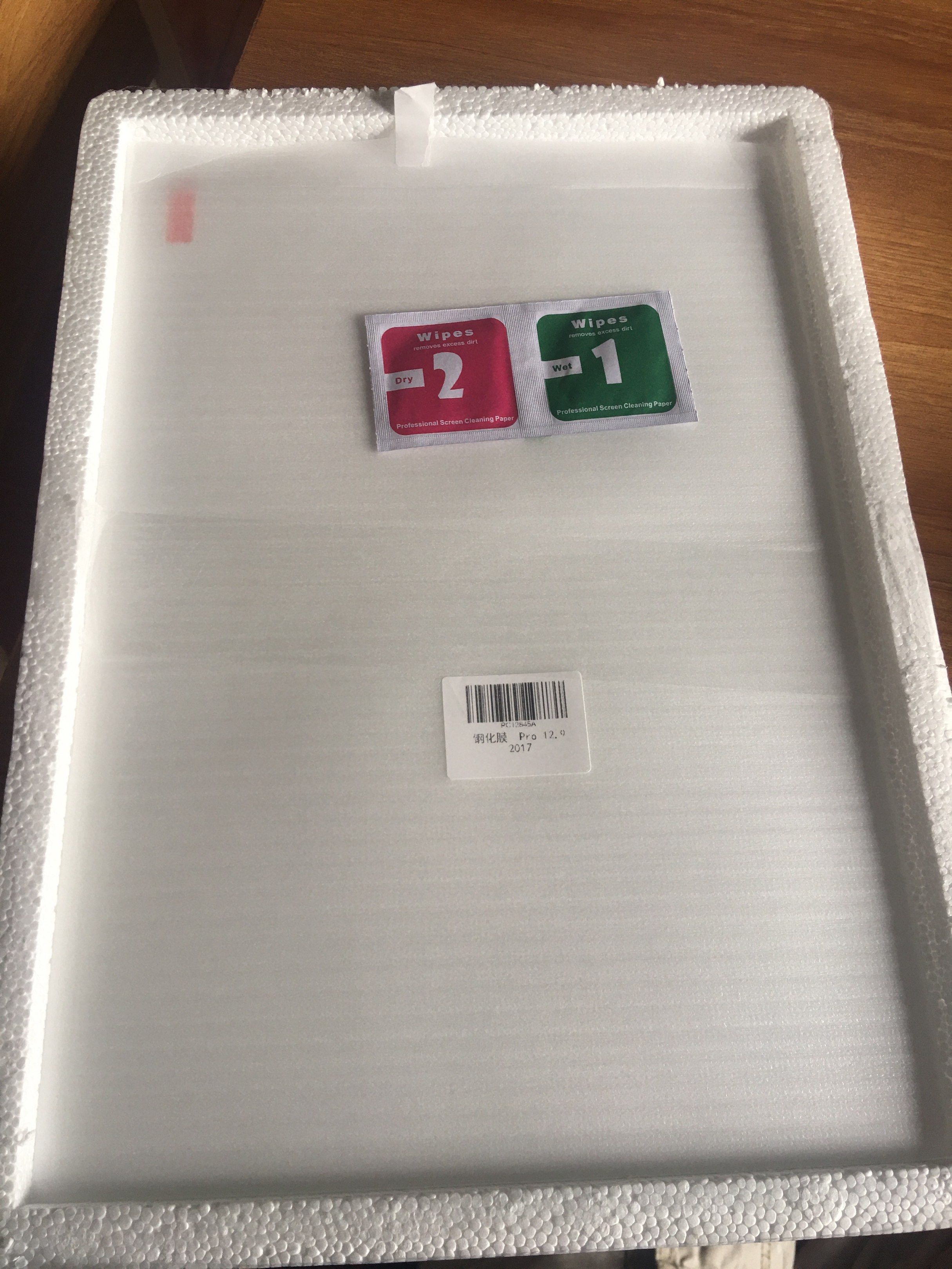 Screen Protector for iPad Pro 12.9 (Category: Cases & Sleeves) located in Cavite. Submitted by camiya (Listing ID 1418813353, Image 2). Description: Screen protector for iPad Pro 12.9. Includes cleaning wipes for installation. The screen protector is new and comes in its original packaging. The package includes two wipes for cleaning the screen before application..