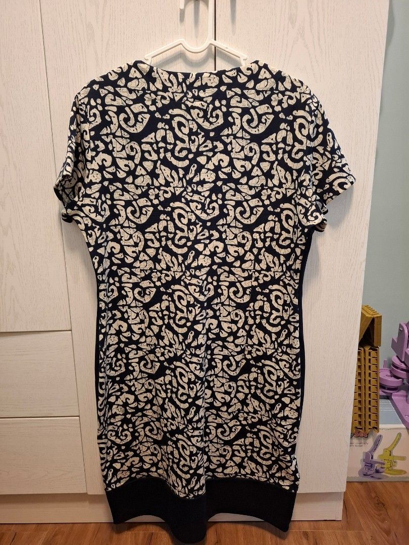 Shapes XL Printed Dress (Category: Dresses) located in Makati City. Submitted by chyna527 (Listing ID 1418889765, Image 2). Description: - Navy blue and cream print - V-neck design - Short sleeves - Size: XL - Made in the Philippines - Comfortable fabric - Perfect for casual wear.