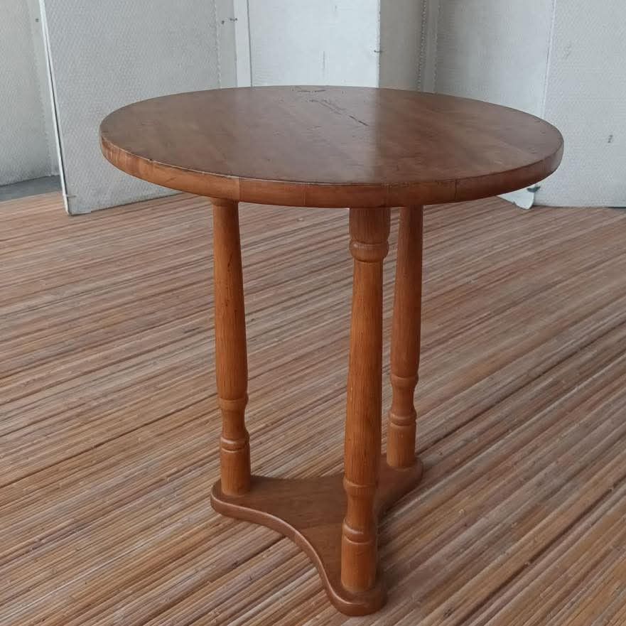 Side Table (Category: Tables & Sets) located in Meycauayan. Submitted by marygracecasimiro (Listing ID 1418861717, Image 2). Description: Vintage Round Side Table Price: 3,700 D16.5 x H18 In good condition💗🧡 #highlights #JAPANSURPLUS #everyone #japansurplus #followers #japansurplusph #japansurplusmalolos #followfollow #fbreels #followersreels #Pangasinan #Isabela #Cavite #Baguio.
