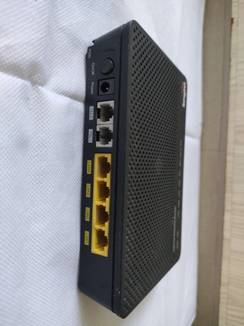 Singtel Huawei HG8240TS Optical Network Router with power adapter442881728809553921