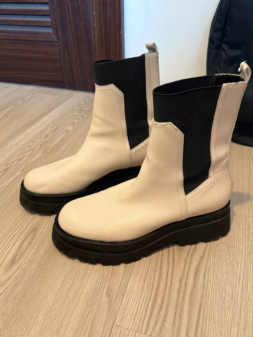 Stradivarius Boots size 39 fits 38-39 (Category: Boots) located in Makati City. Submitted by secondlife.inventory (Listing ID 1418787772, Image 3). Description: Stradivarius White chunky boots Size 39 but fits 38 and 39 well (depending on how thick your socks are) Used only once Very good condition ₱2,500 BGC pick up .